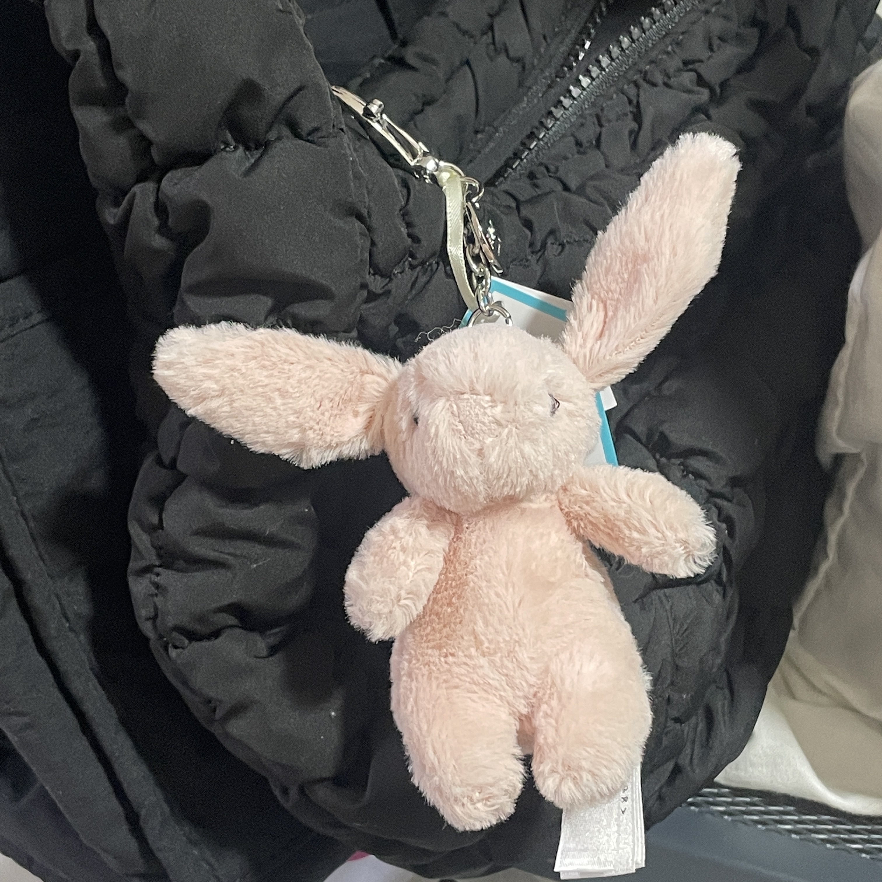 Jellycat Bashful Bunny Bag Charm Blush 착용 스타일