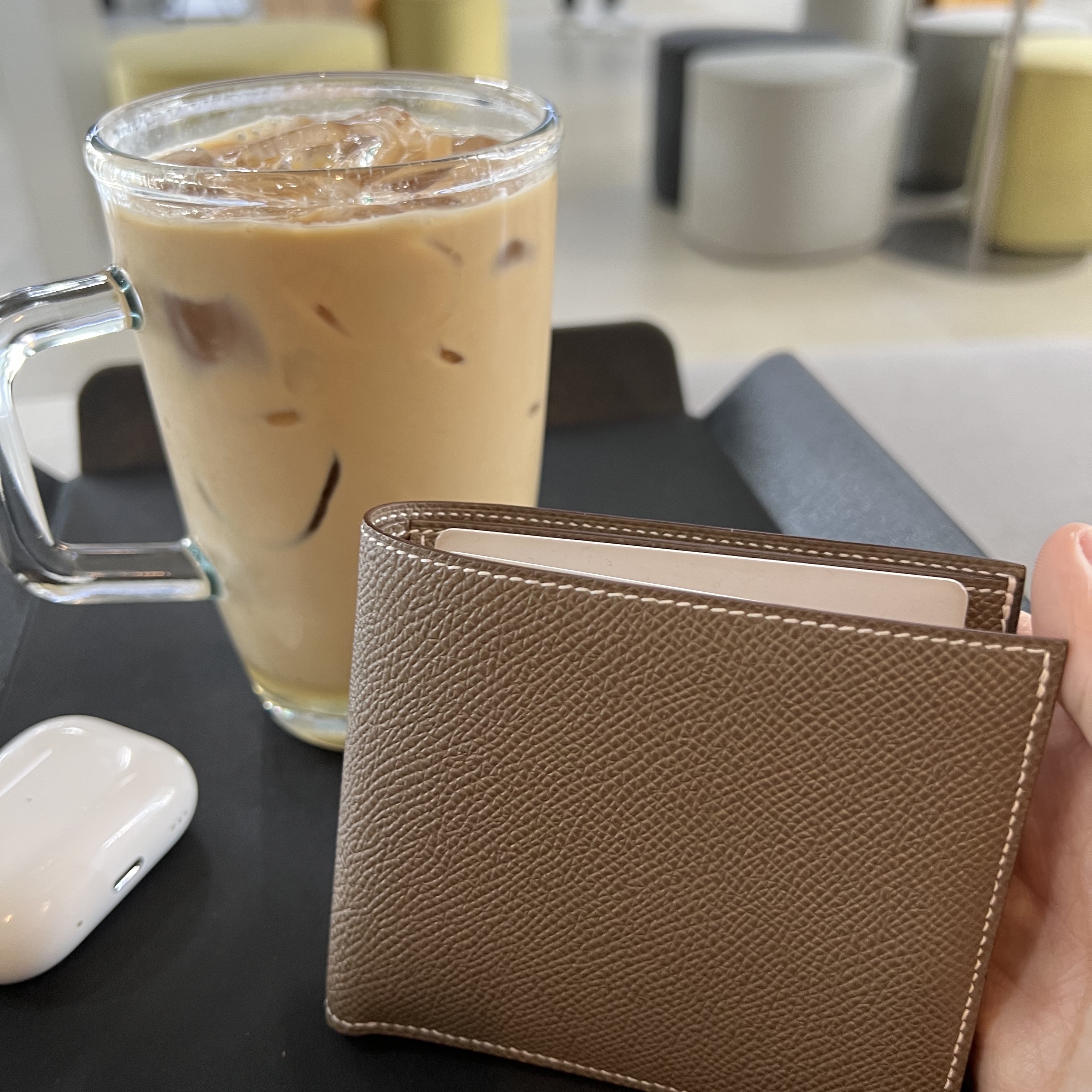 Hermes MC² Copernic Wallet Epsom & Etoupe 착용 스타일 - 3