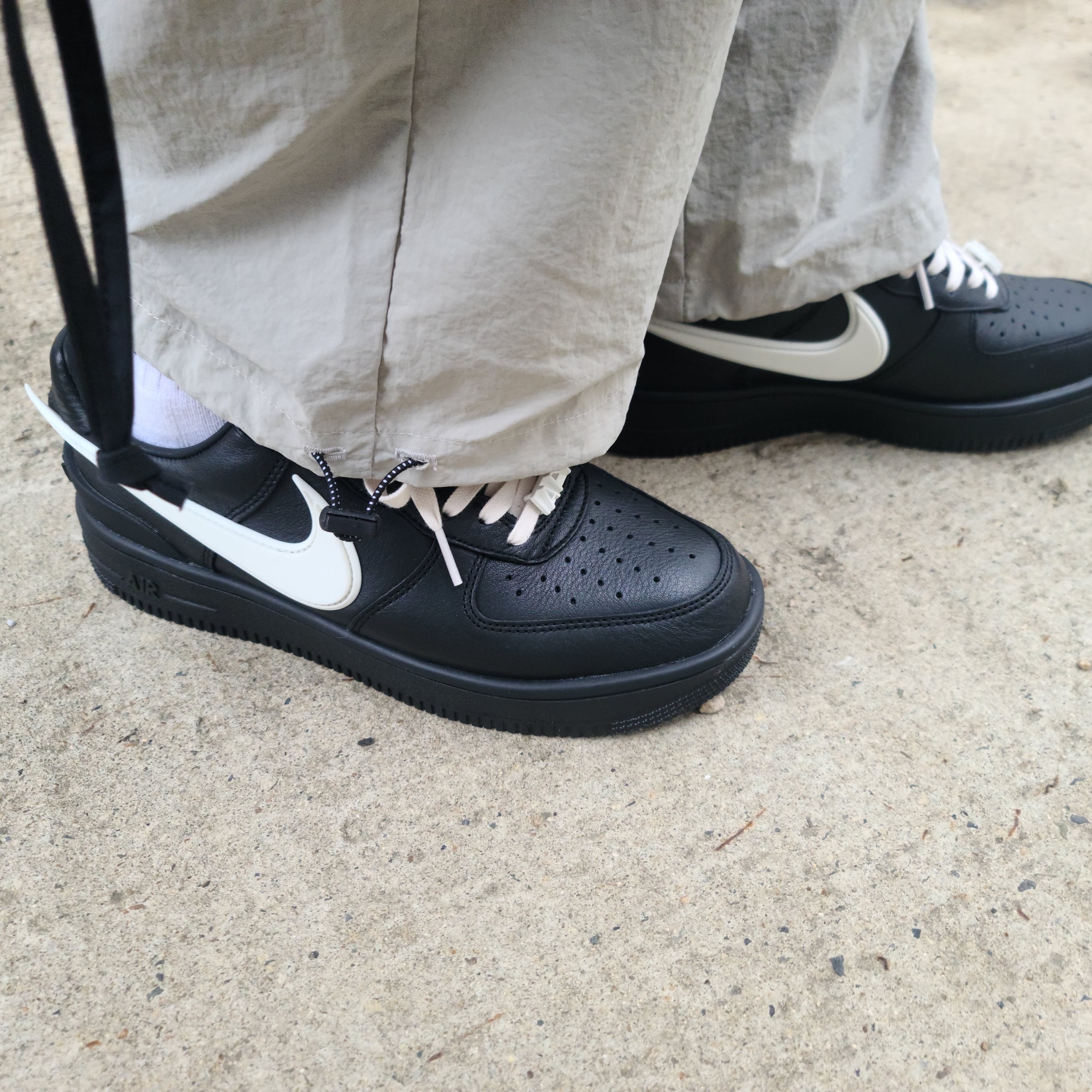 Nike x Ambush Air Force 1 Low SP Black 착용 스타일 - 1