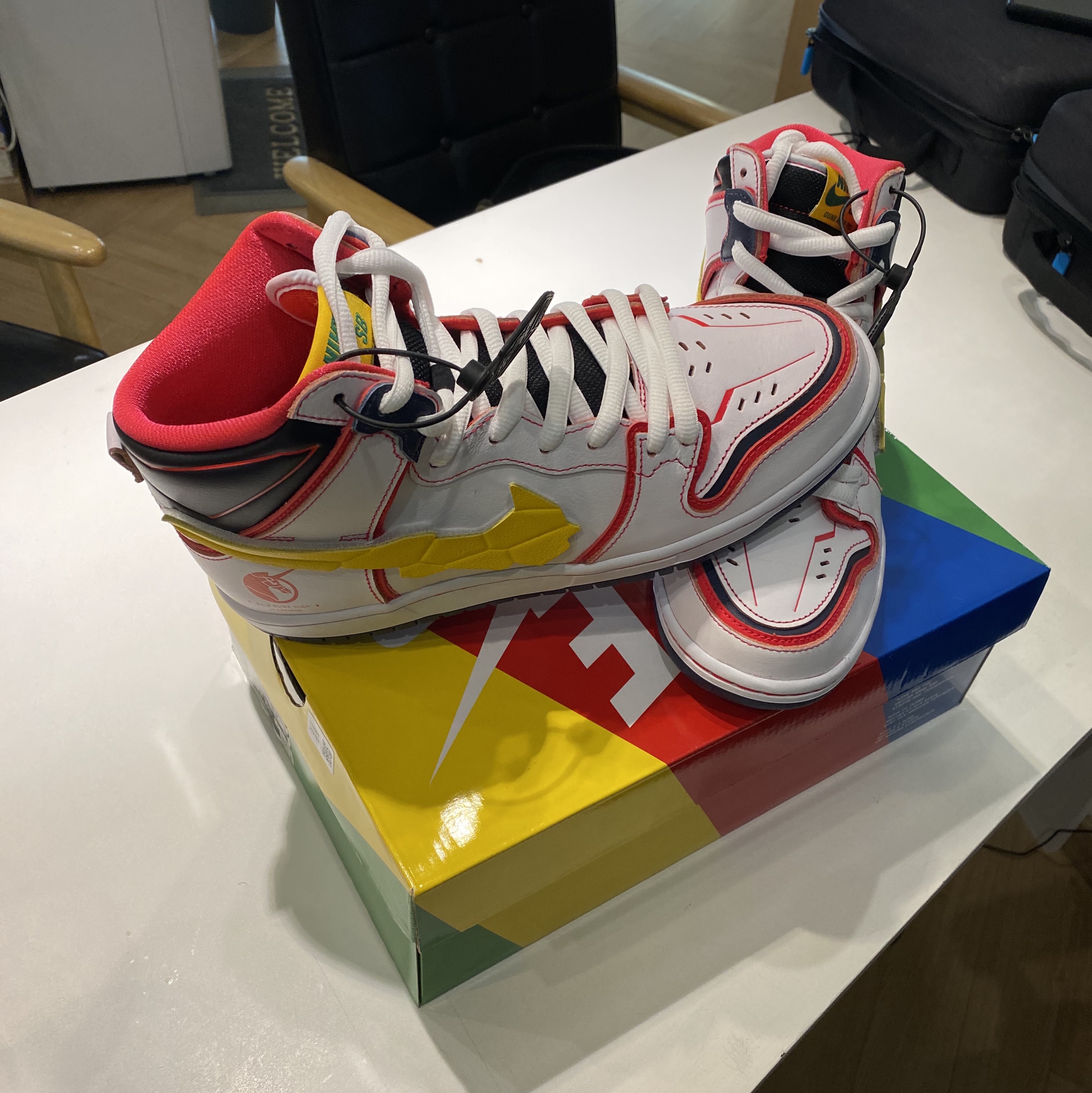 Nike x Gundam SB Dunk High Pro QS Unicorn RX-0 착용 스타일 - 1