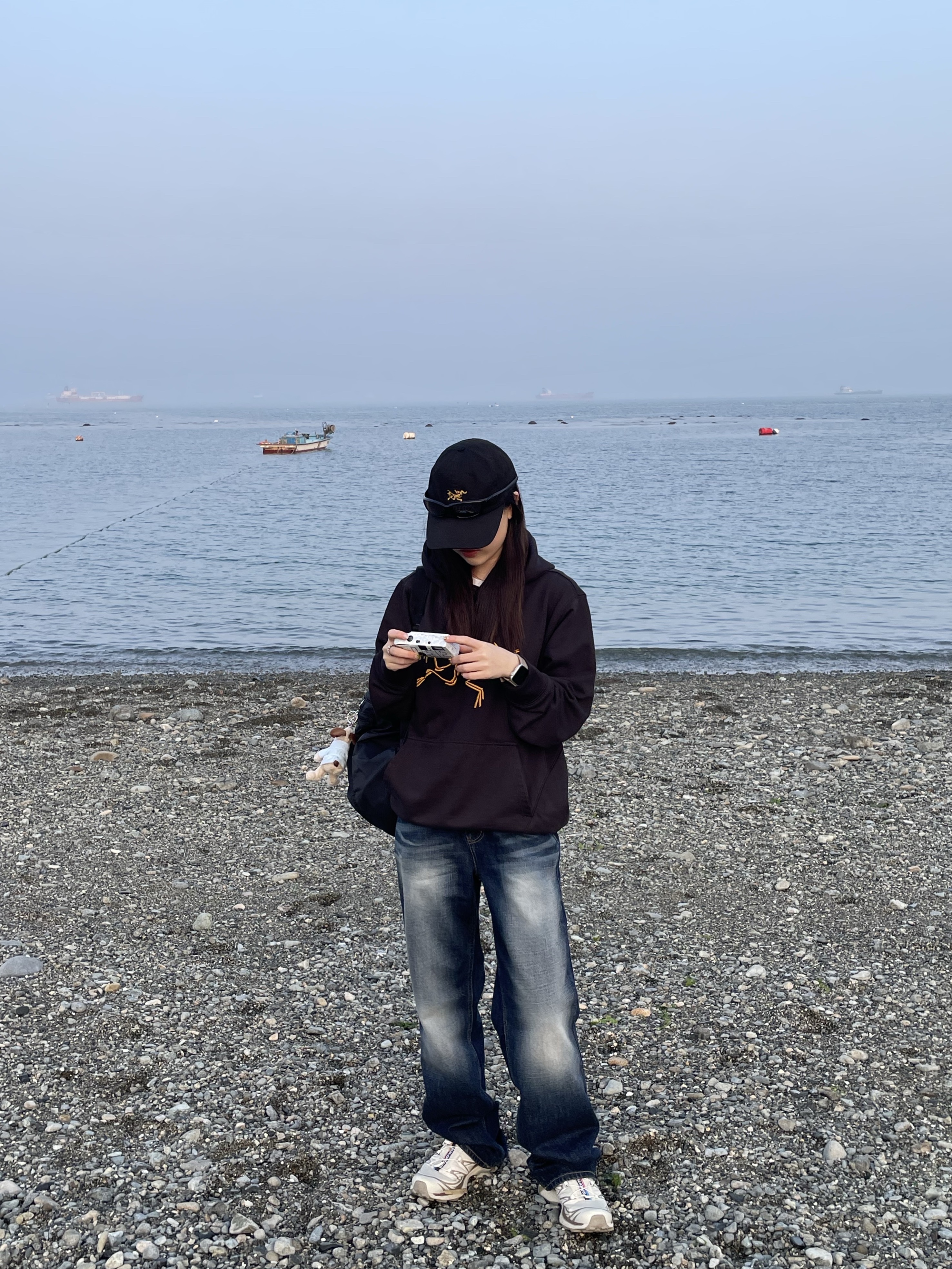 Palace x Arc'teryx Hood Black - 20FW, Palace x Arc'teryx 6-Panel Black - 20FW 착용 스타일 - 2