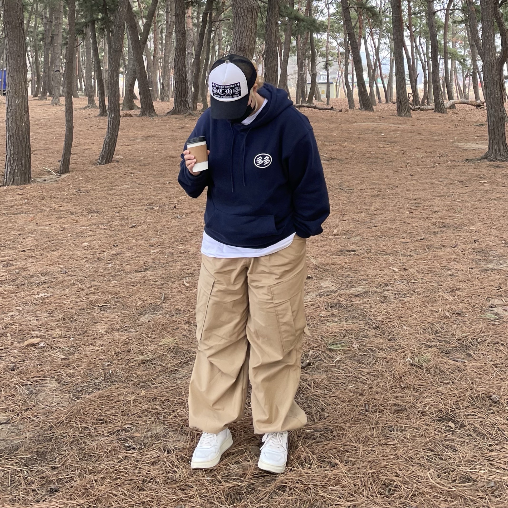 Dada Logo Hoodie Navy, (W) Autry Medalist Low Leather Sneakers White Silver 착용 스타일 - 2