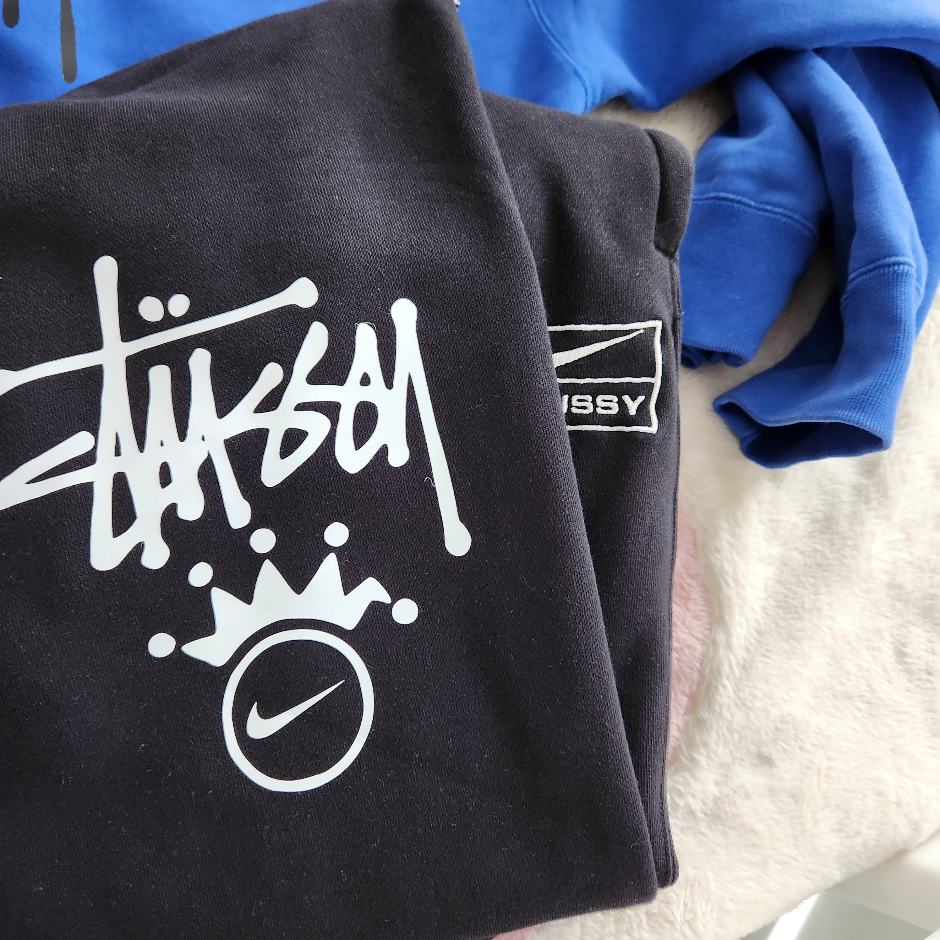 Nike x Stussy NRG Washed Fleece Crewneck Black (DO5310-010), Nike x Stussy NRG Washed Fleece Pants Black (DO5296-010) 착용 스타일 - 4