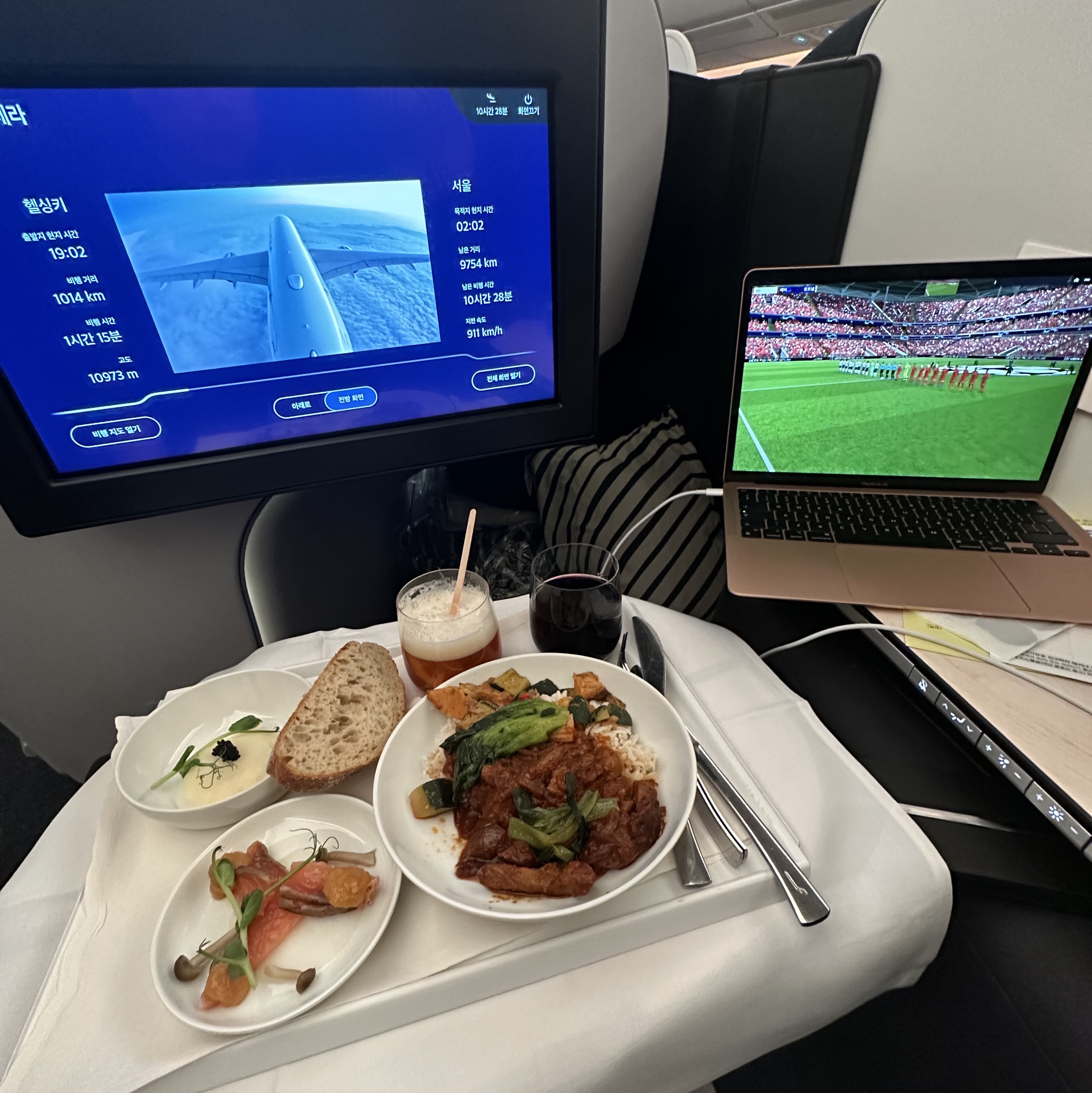 Apple 2020 CTO MacBook Air 13 M1 256GB SSD / 16GB RAM Space Gray (Korean Ver.) 착용 스타일 - 2