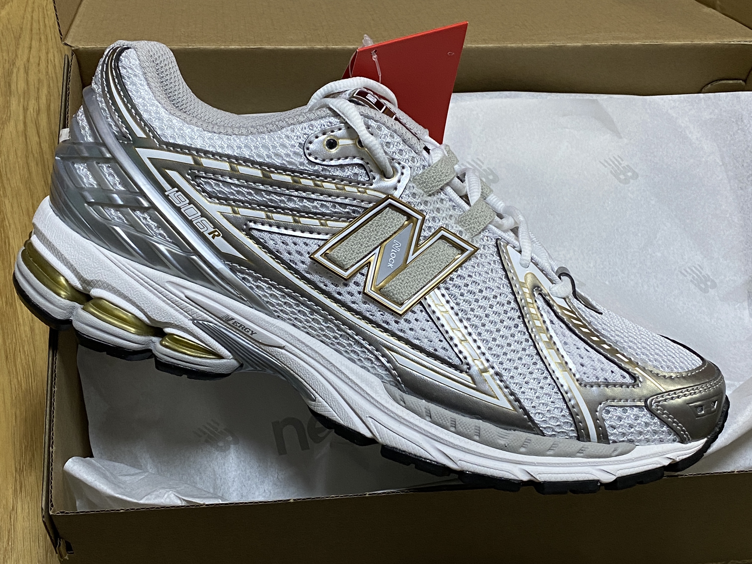 New Balance 1906R White Metallic Silver 착용 스타일