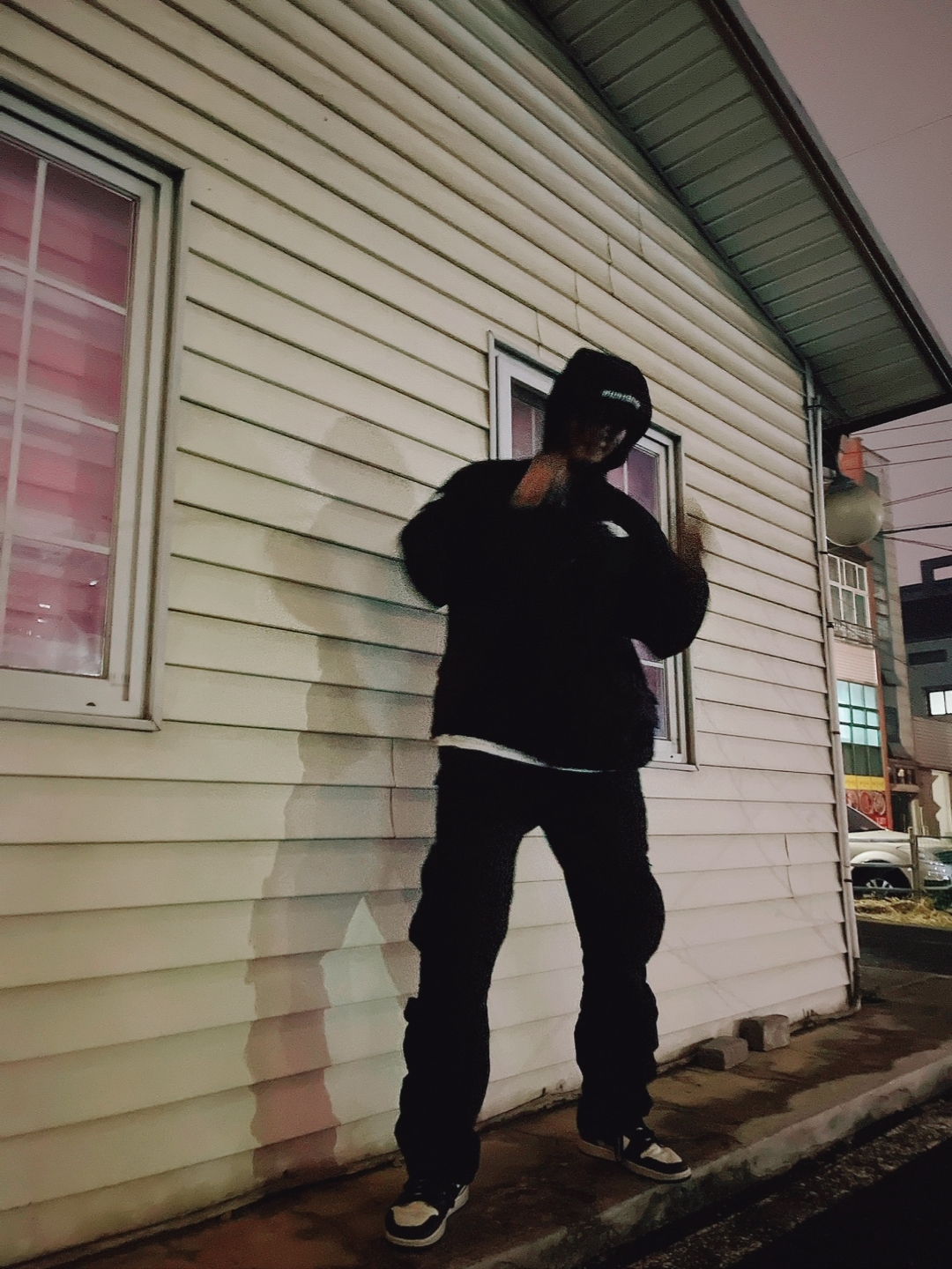 Supreme x The North Face Cargo Jacket Black - 20SS, Jordan 1 Retro High OG Black Mocha 착용 스타일 - 3