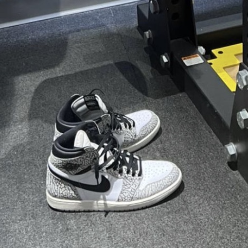 Jordan 1 Retro High White Elephant Print 착용 스타일