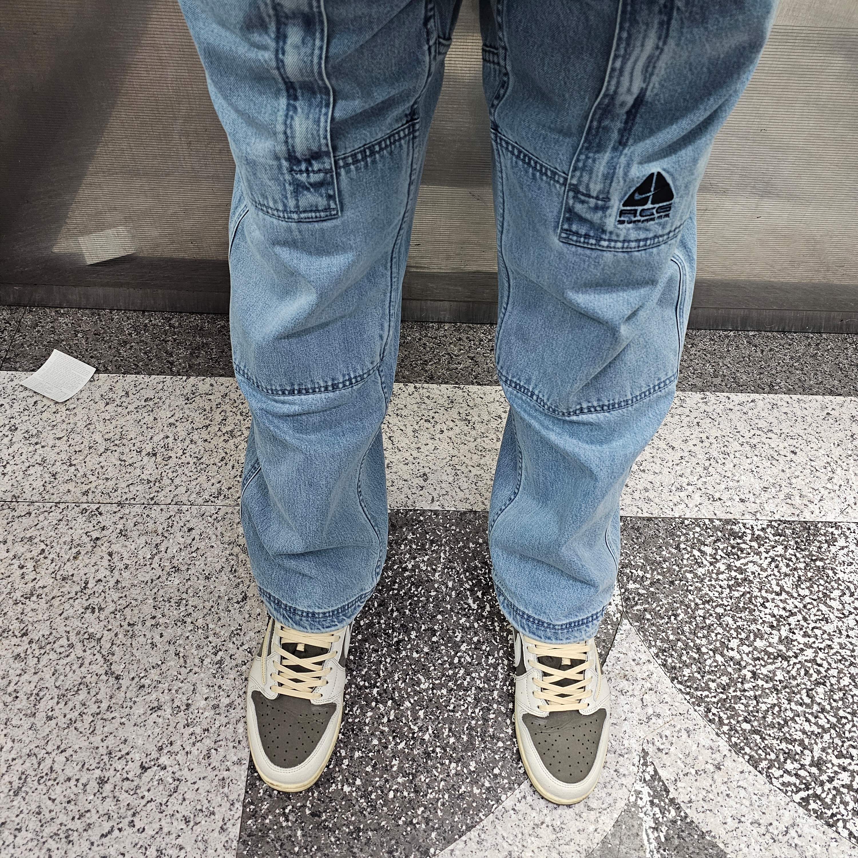 Supreme x Nike ACG Belted Denim Pants Washed Blue - 22FW, Jordan 1 x Travis Scott Retro Low OG SP Sail and Ridgerock 착용 스타일