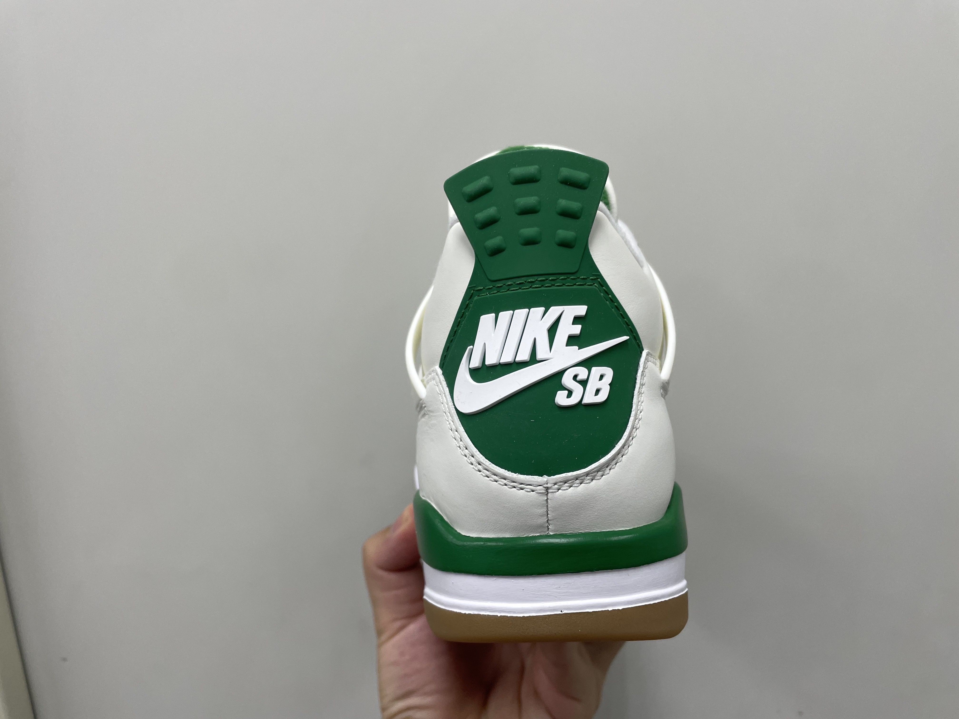 Jordan 4 x Nike SB Retro SP Pine Green 착용 스타일 - 2