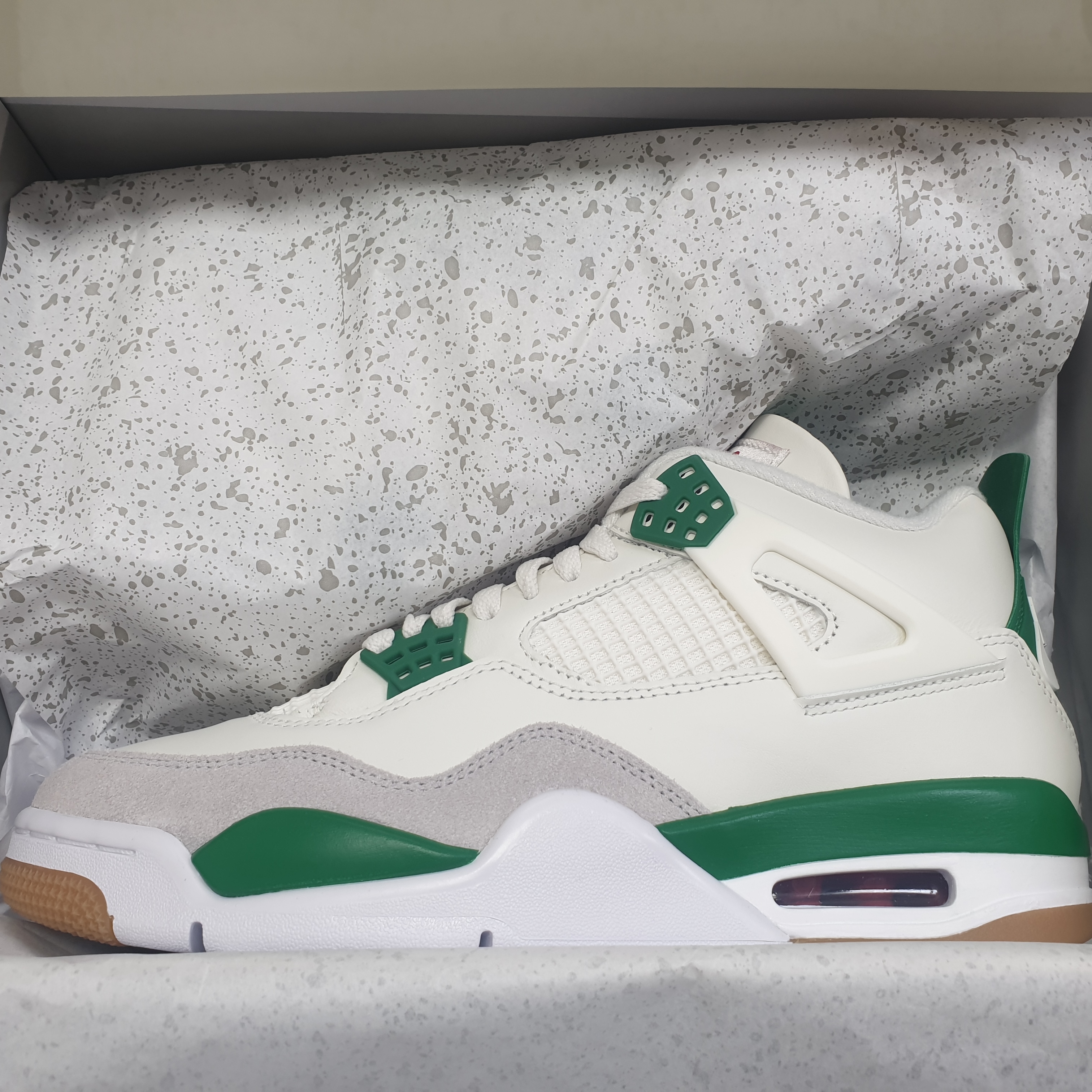 Jordan 4 x Nike SB Retro SP Pine Green 착용 스타일
