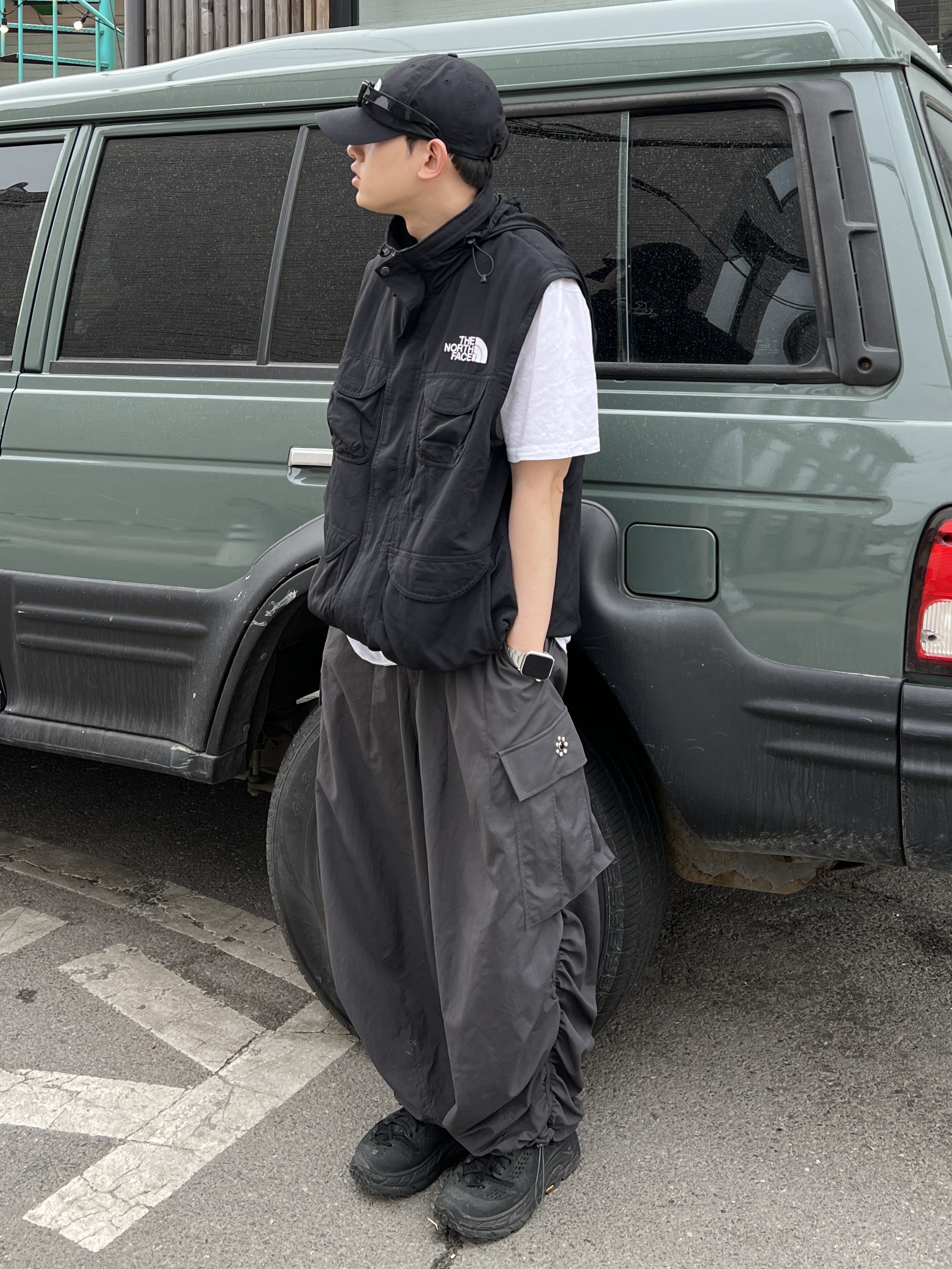 Supreme x The North Face Trekking Convertible Jacket Black - 22SS, Hoka Tor Ultra Hi WP Black 2018 착용 스타일 - 5