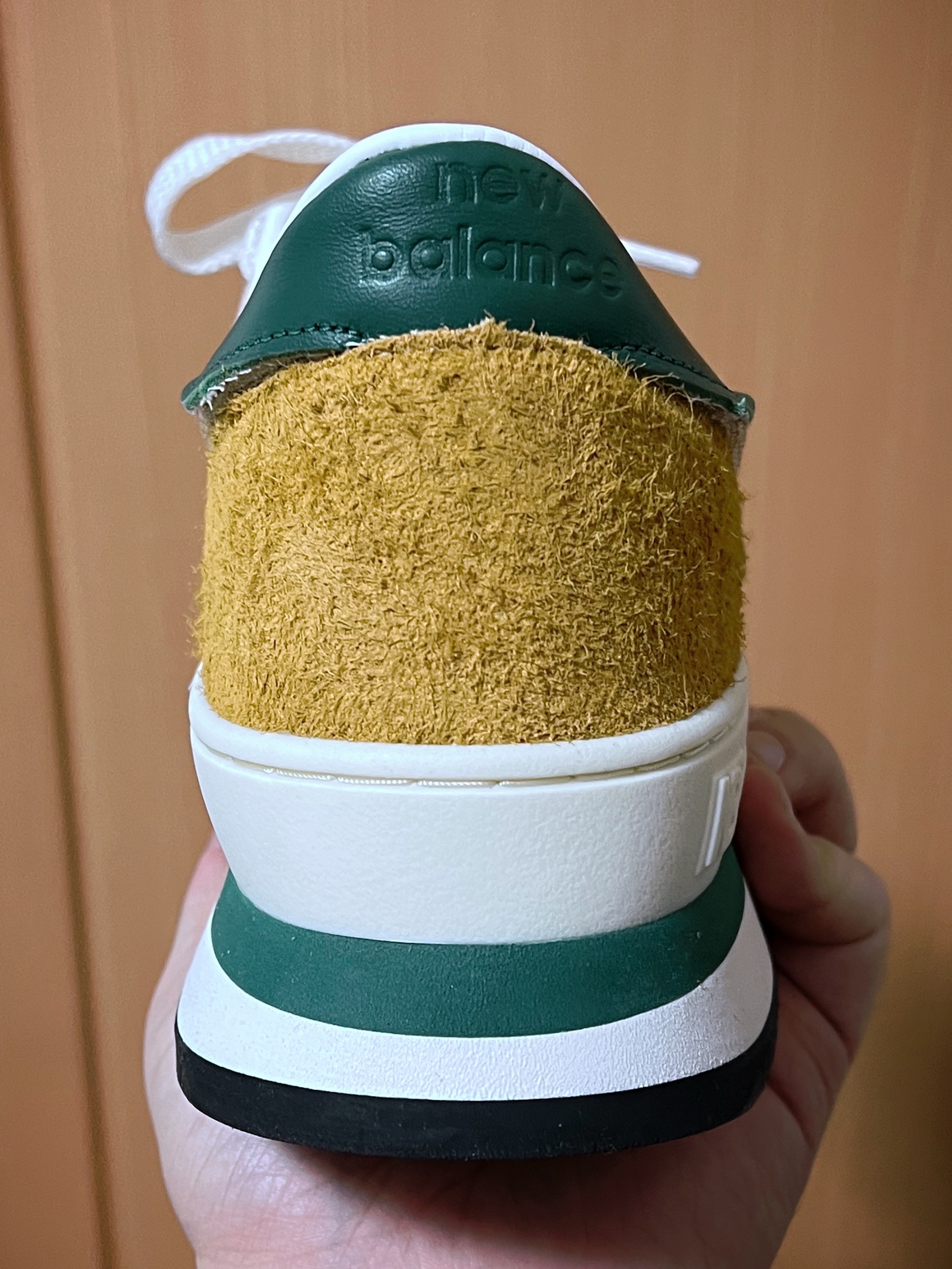New Balance 990v1 Tan Green 착용 스타일 - 3
