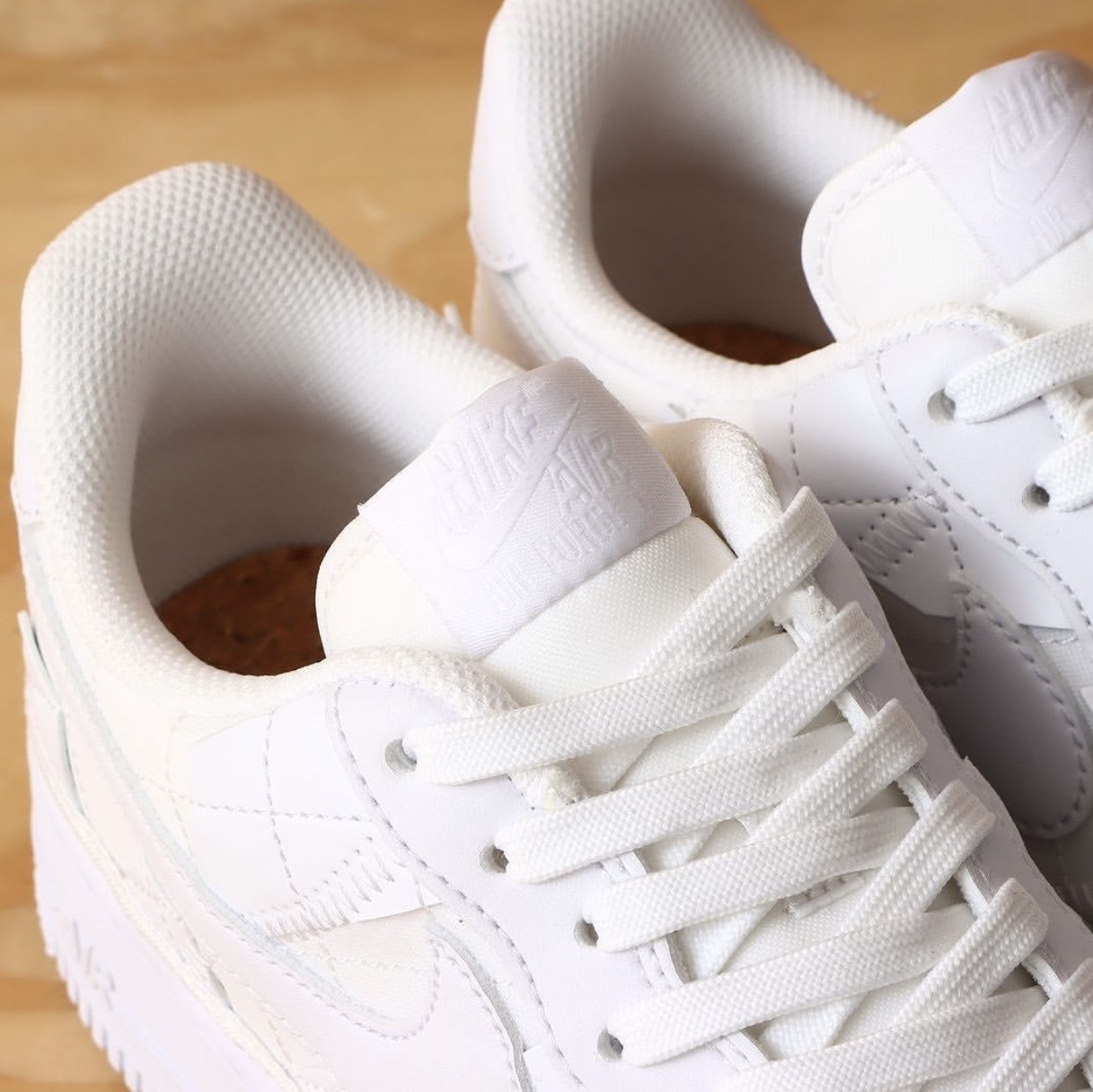 Nike x Billie Eilish Air Force 1 Low SP Triple White 착용 스타일 - 5