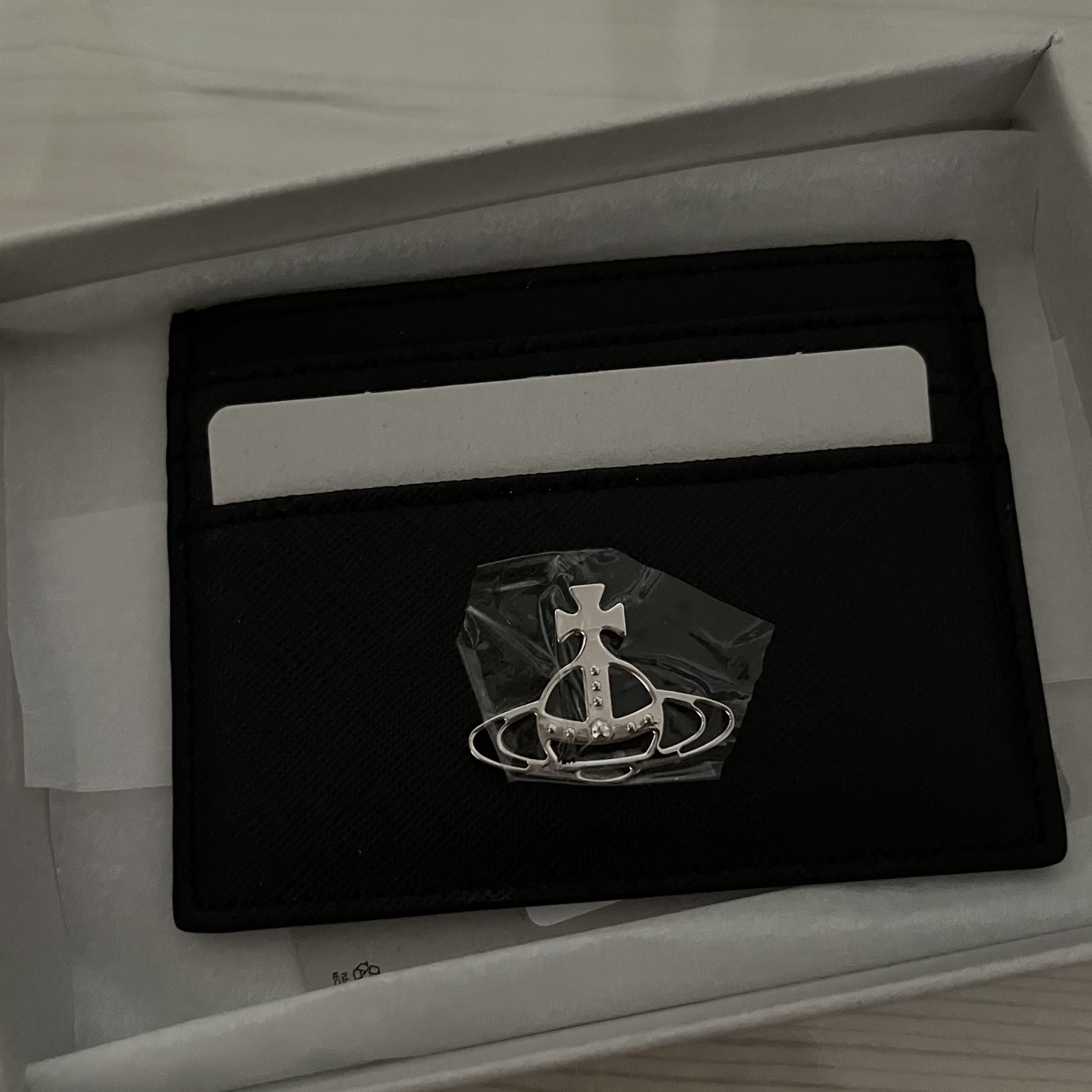 Vivienne Westwood Logo Card Holder Black 착용 스타일