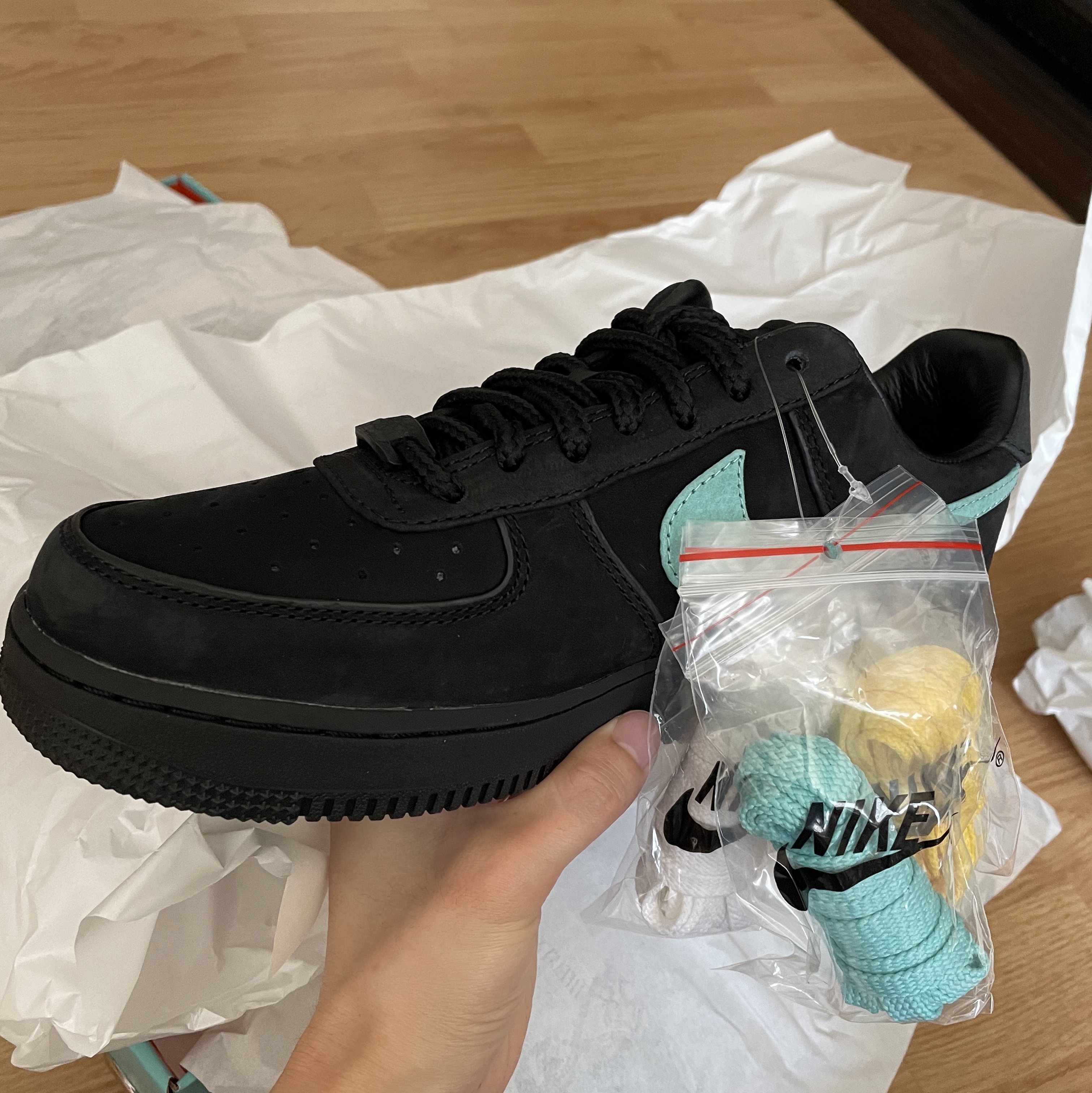 Nike x Tiffany & Co. Air Force 1 Low SP 1837 착용 스타일 - 2