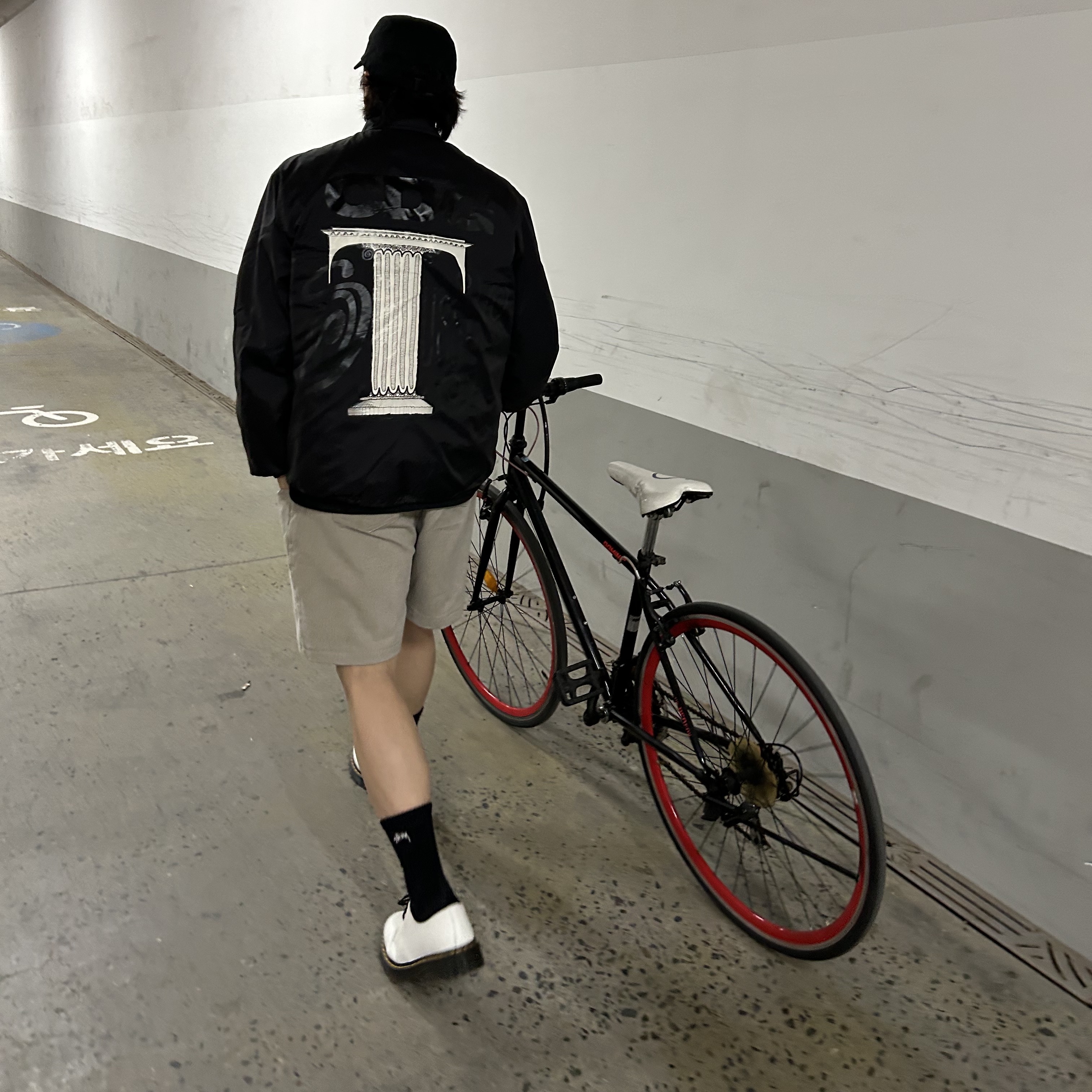 CDG x Stussy Coach Jacket Black 착용 스타일 - 1