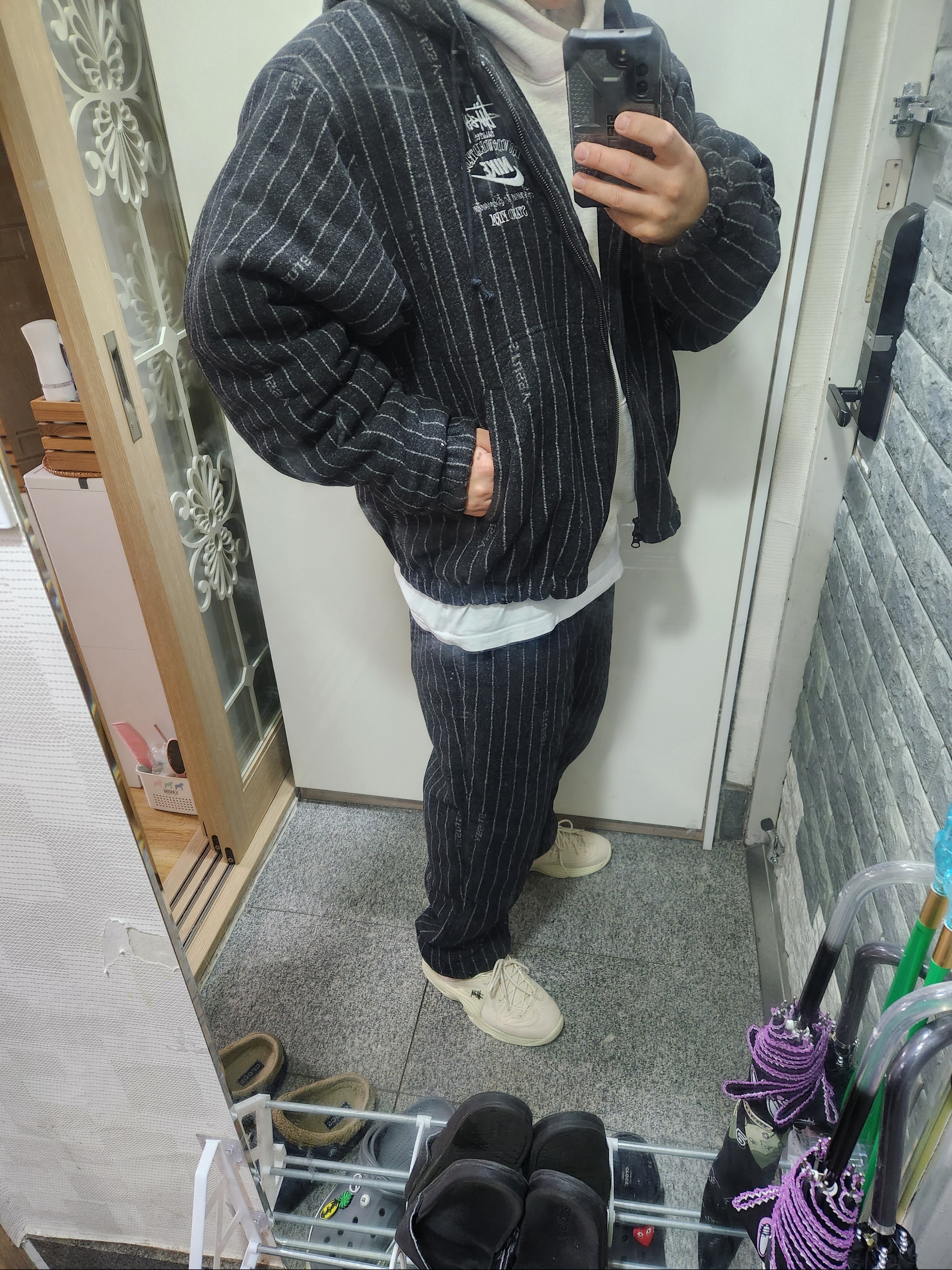 Nike x Stussy NRG Striped Wool Jacket Black (DR4023-010), Nike x Stussy NRG Striped Wool Pants Black (DR4021-010) 착용 스타일 - 2