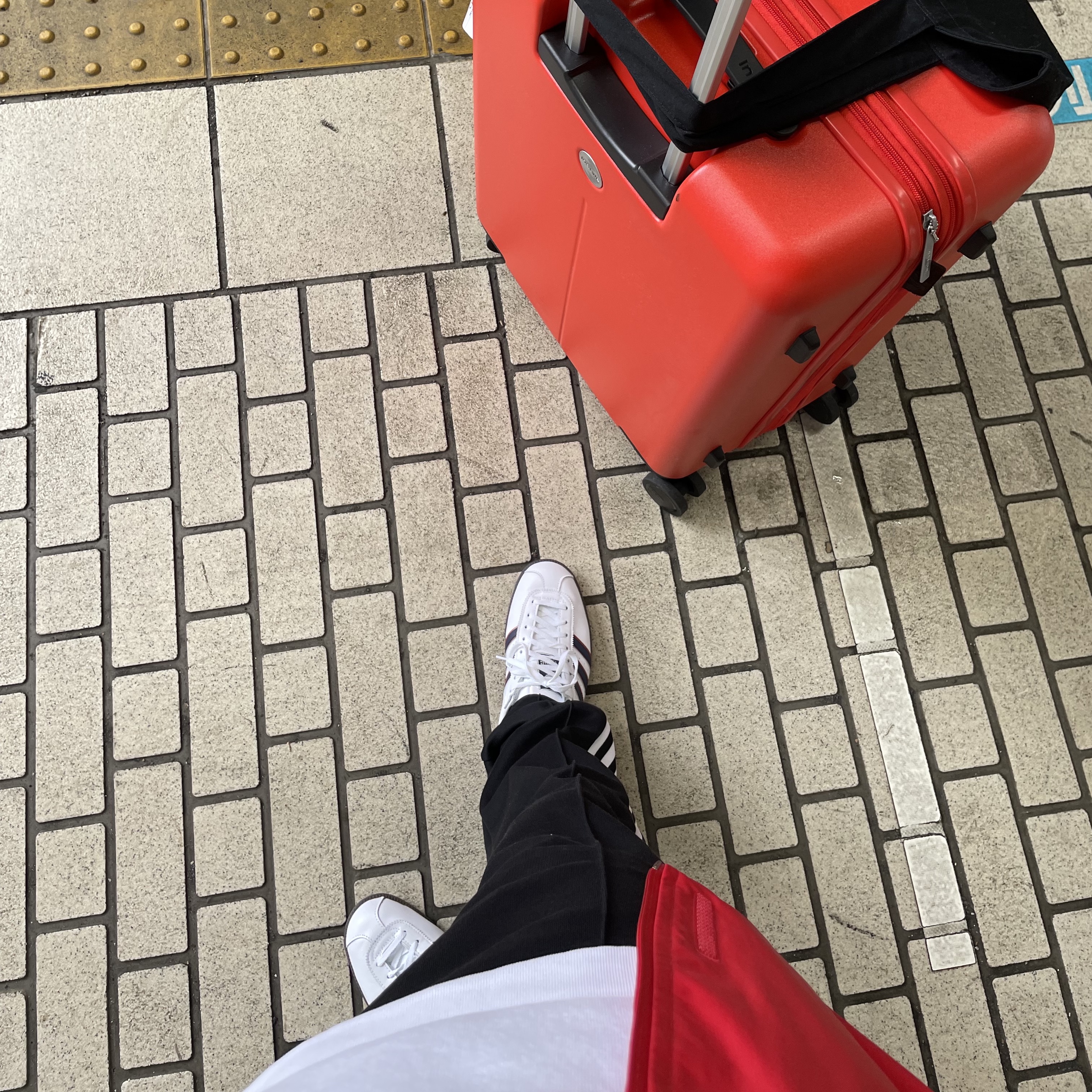 Adidas Hochelaga Spezial Cloud White 착용 스타일