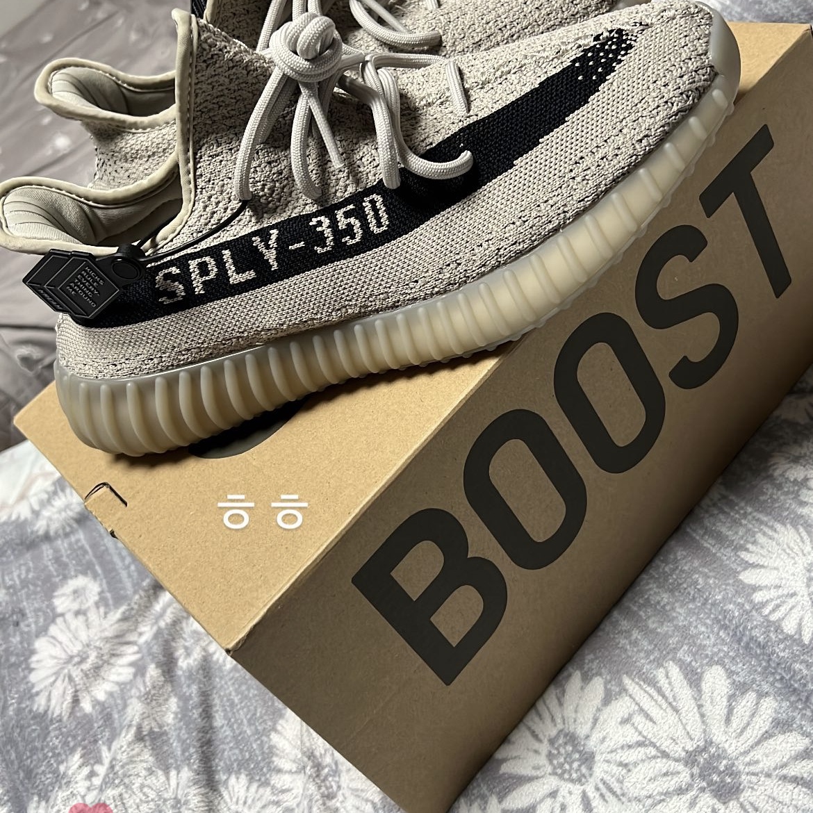 Adidas Yeezy Boost 350 V2 Slate Core Black 2022/2023 착용 스타일