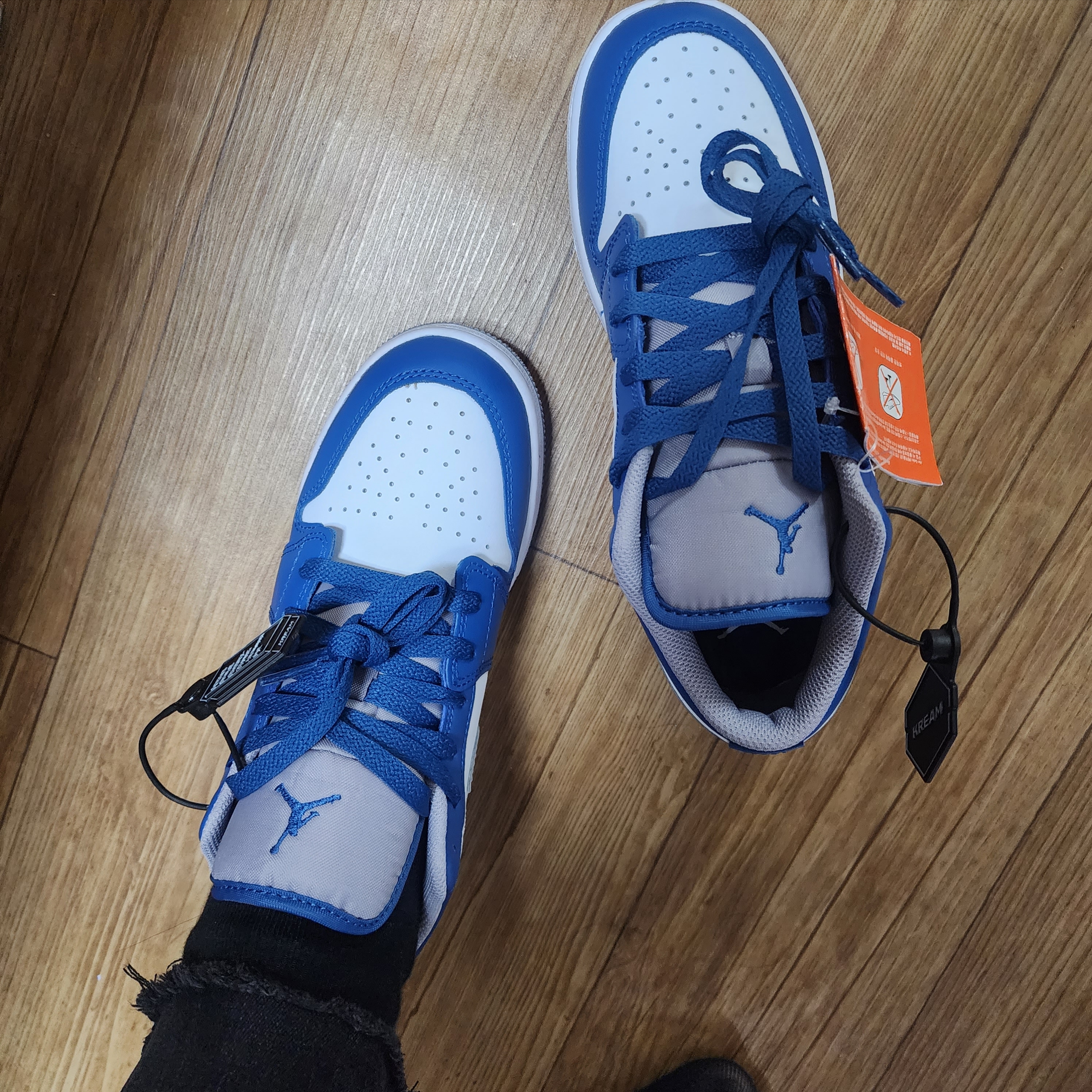 (GS) Jordan 1 Low True Blue Cement Grey 착용 스타일 - 2