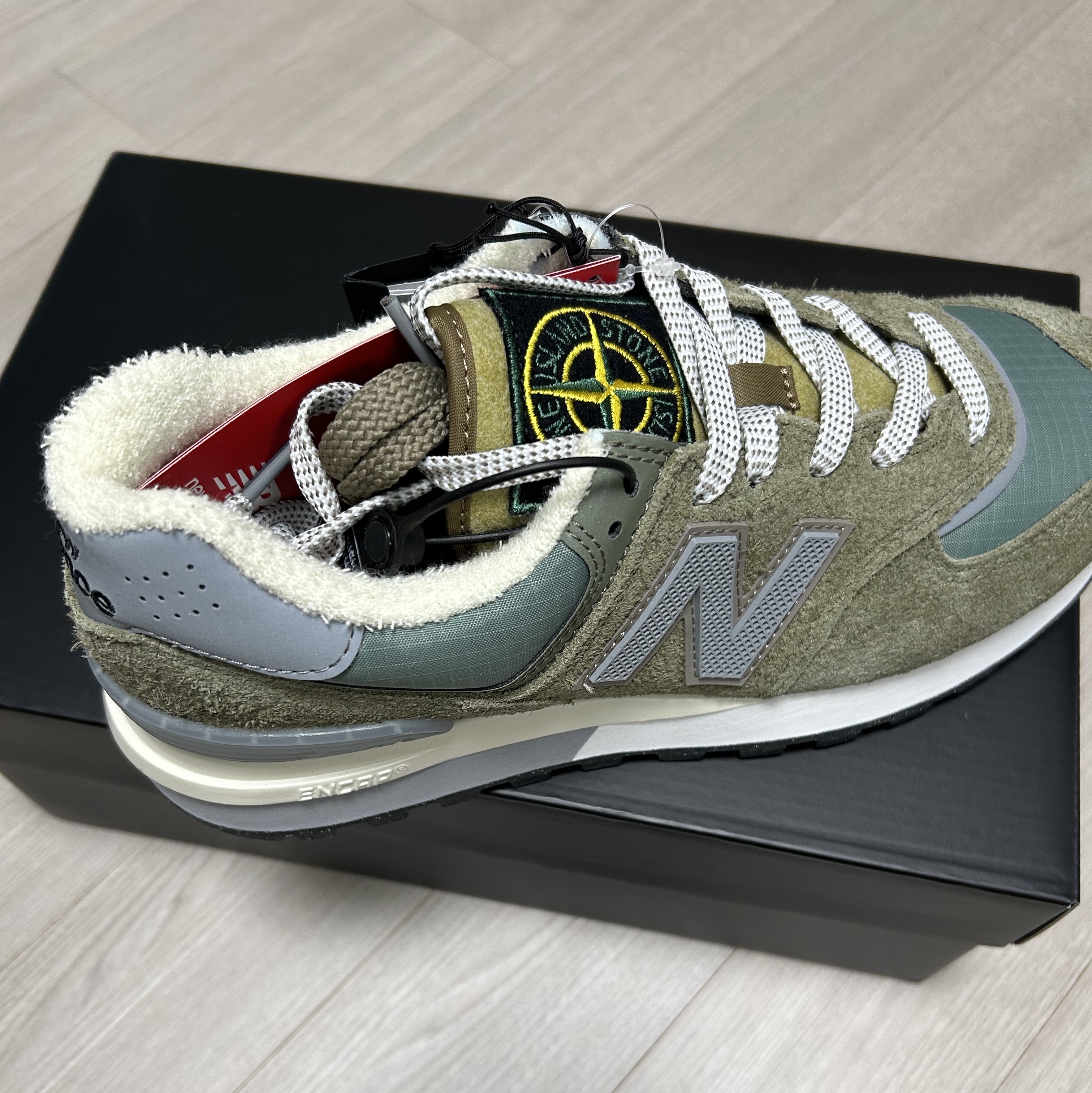New Balance x Stone Island 574 Legacy Green 착용 스타일