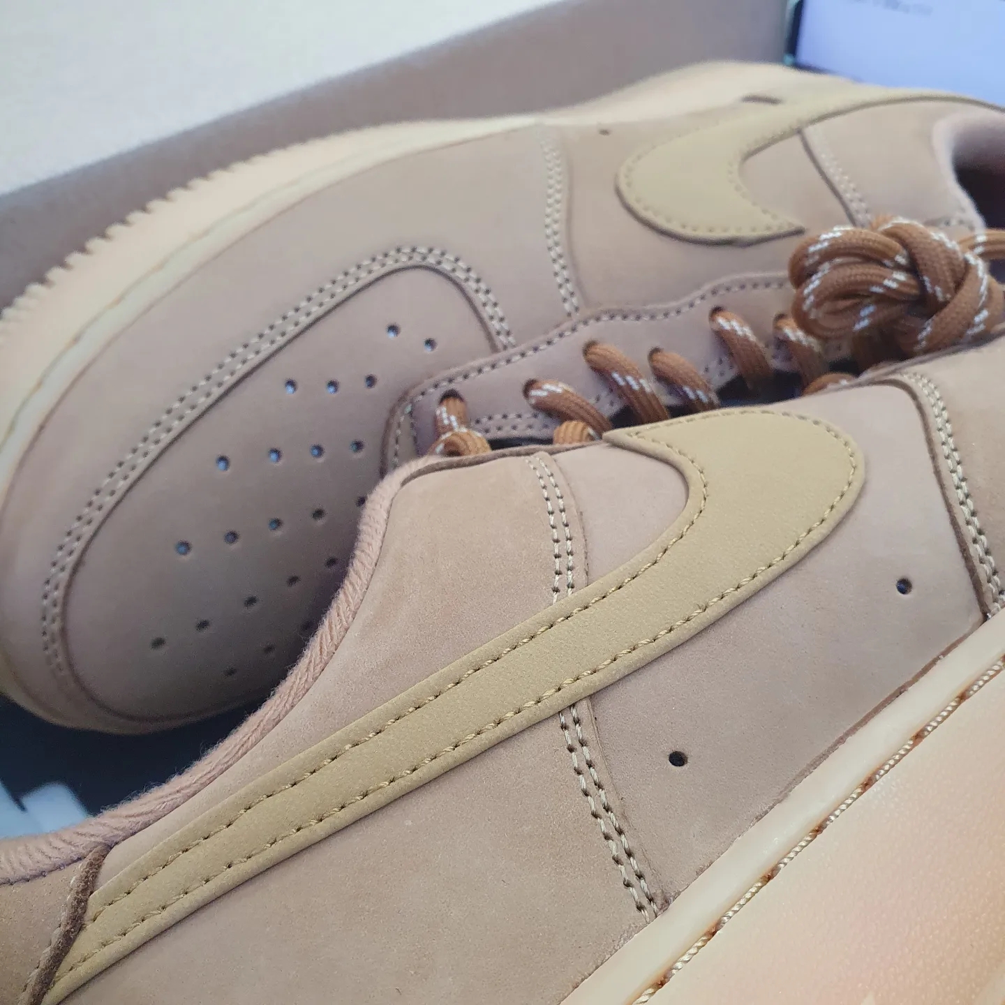 Nike Air Force 1 '07 WB Flax 착용 스타일