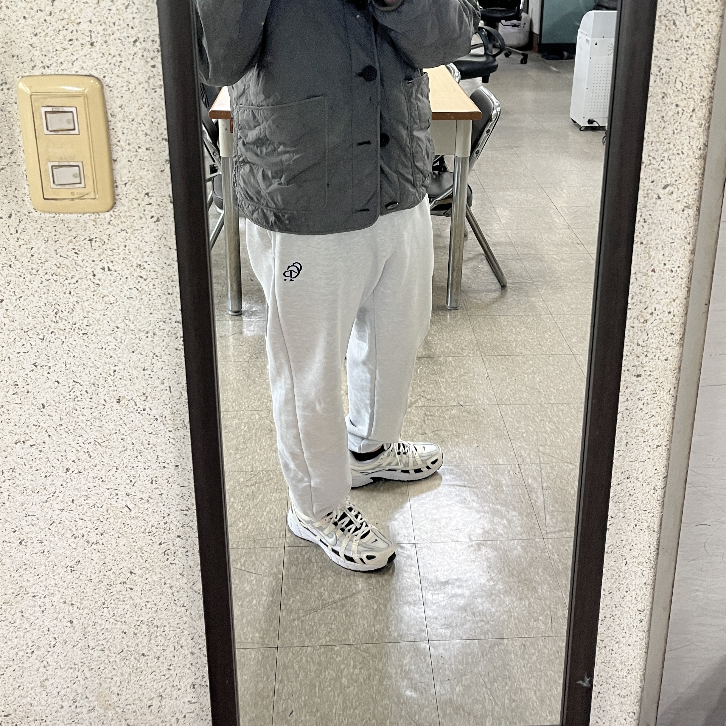 Nike P-6000 Sail Wolf Grey 착용 스타일