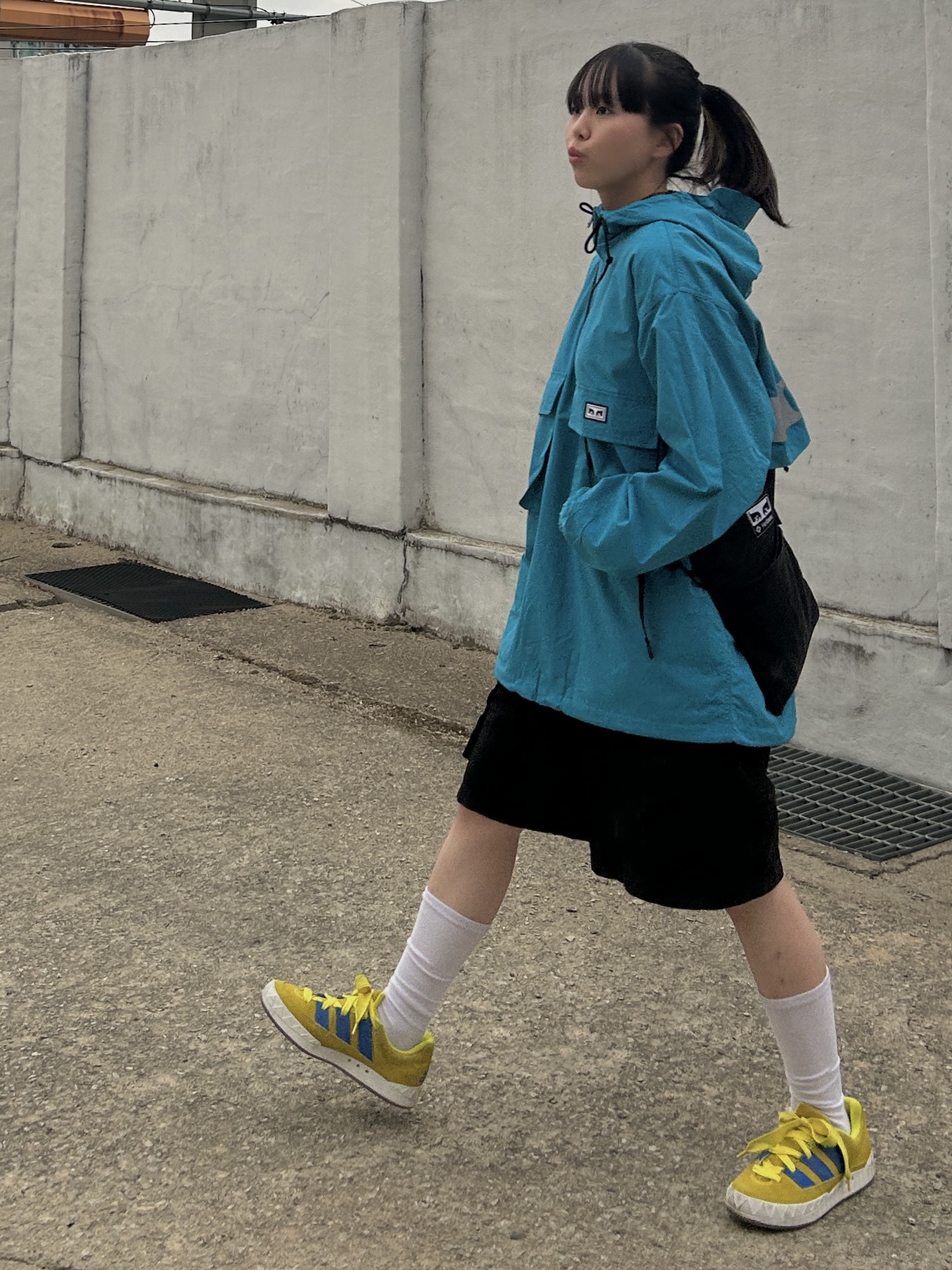 Adidas Adimatic Bright Yellow Blue, Helinox x Obey Sacoche STD 1 Black 착용 스타일 - 3