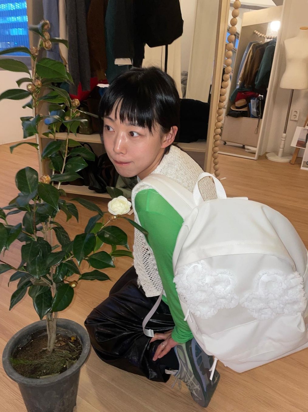 Saenginstudios Women Flower Lace Backpack White 착용 스타일