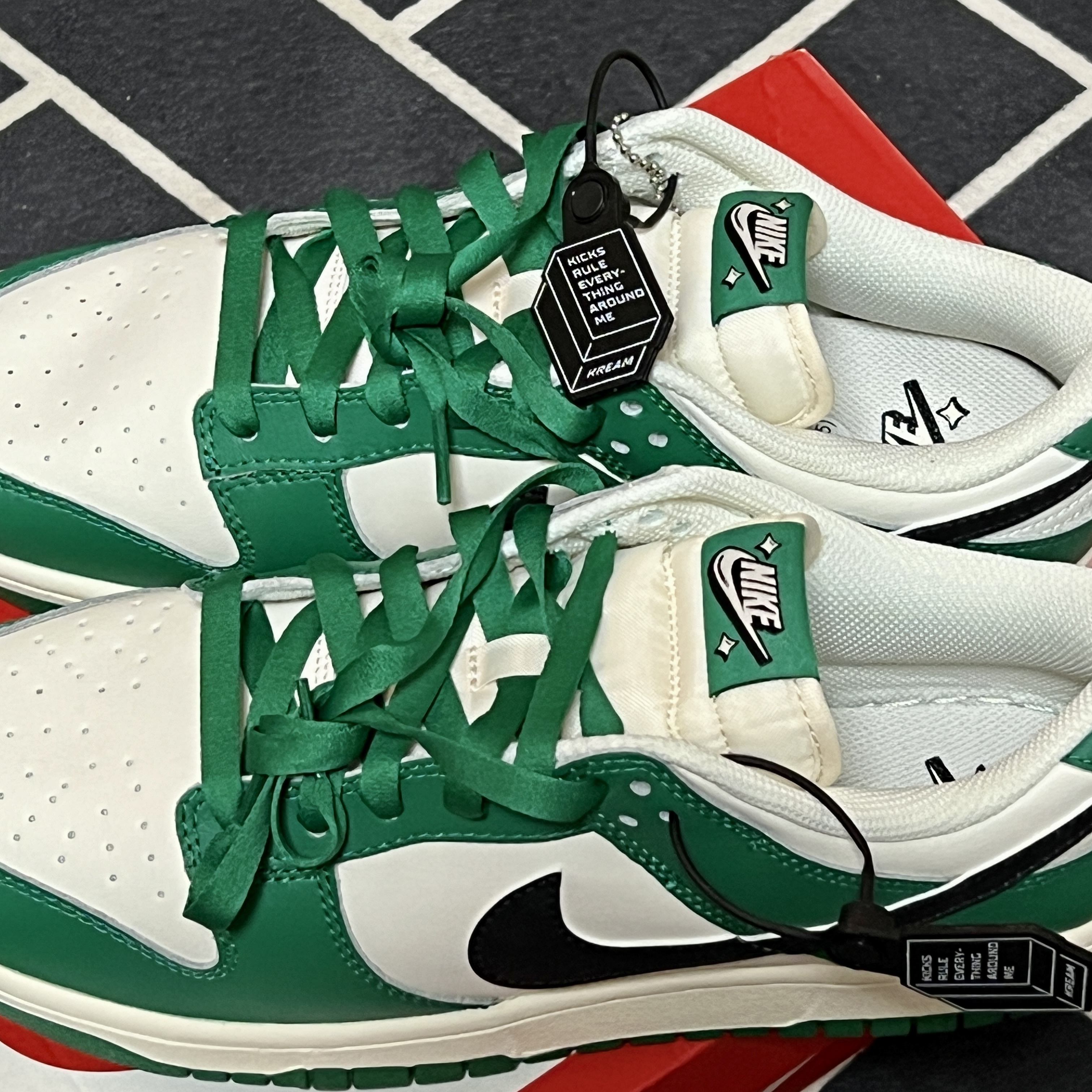 Nike Dunk Low Retro SE Jackpot Malachite 착용 스타일 - 3