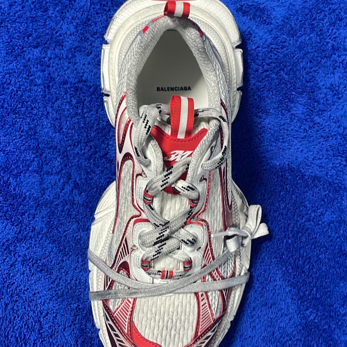 Balenciaga 3XL Sneakers White Red 착용 스타일 - 2