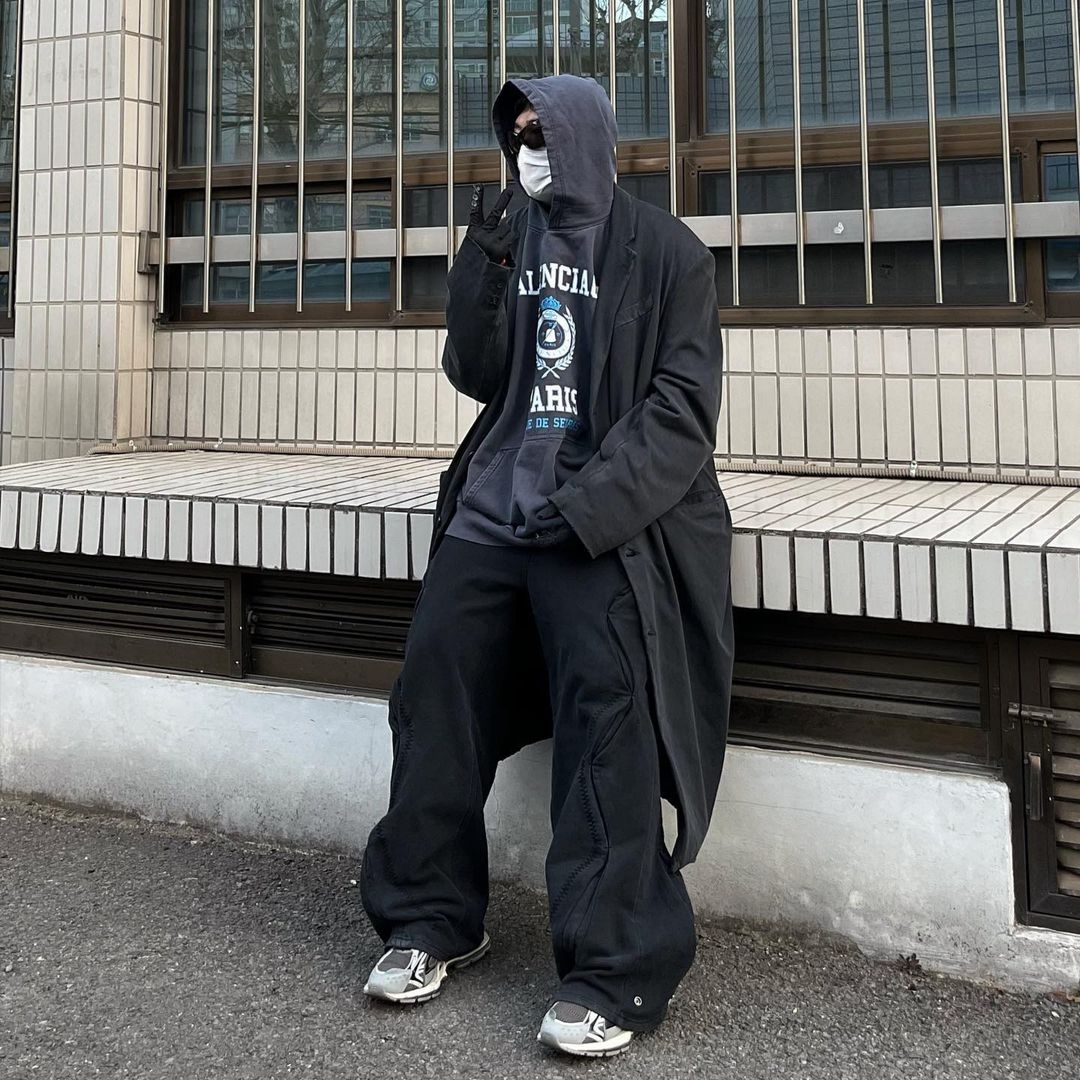 AOP Large Fit Curve Pants Stone Black 착용 스타일