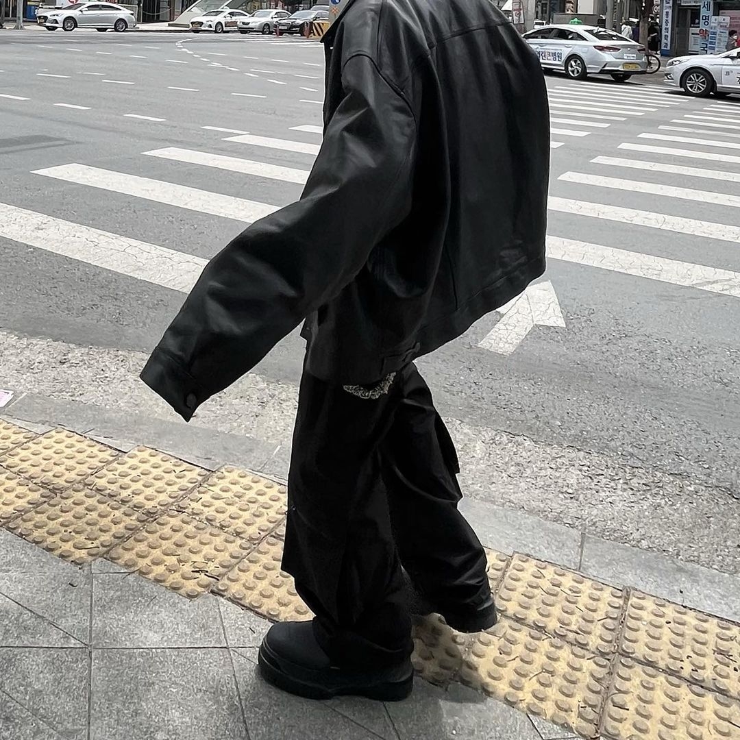 AOP New Cargo Series 01 Black 착용 스타일 - 2