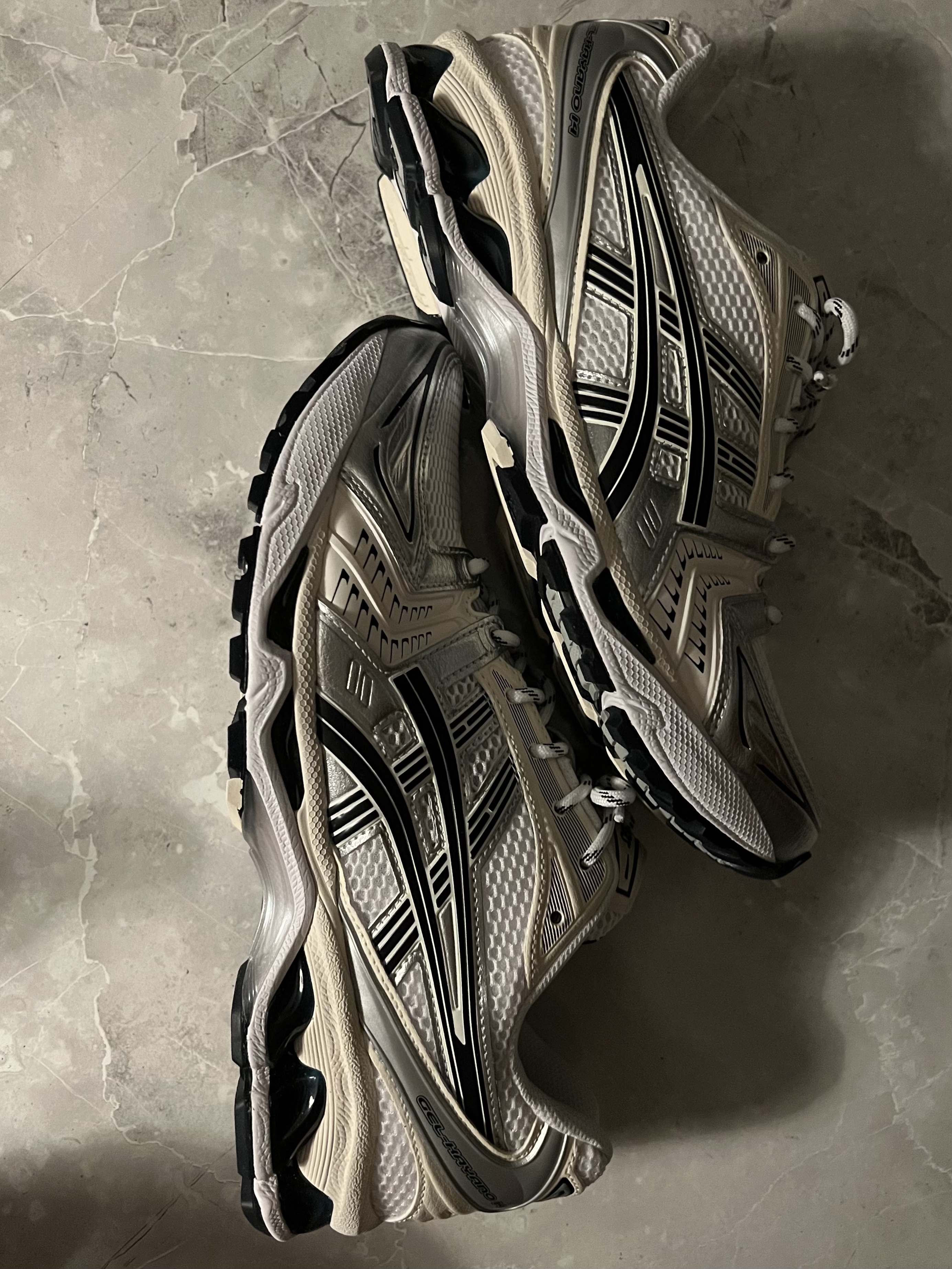 (W) Asics Gel-Kayano 14 White Midnight 착용 스타일