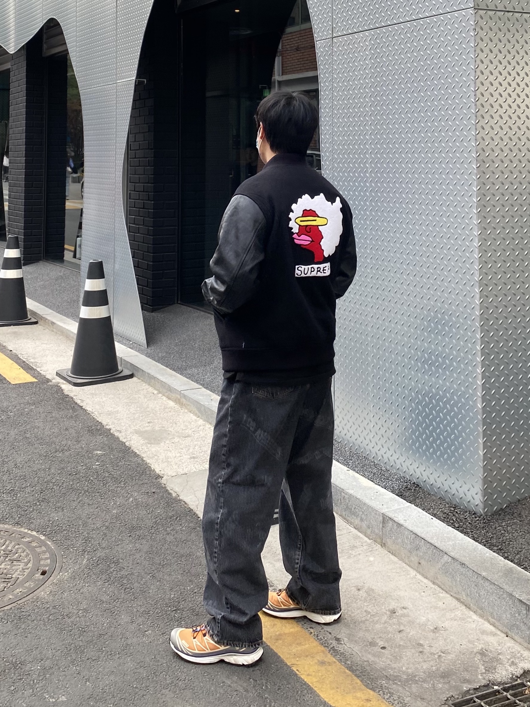 Stussy Worldwide Big OL' Jeans Black, Salomon XT-6 Apricot Buff 착용 스타일 - 1