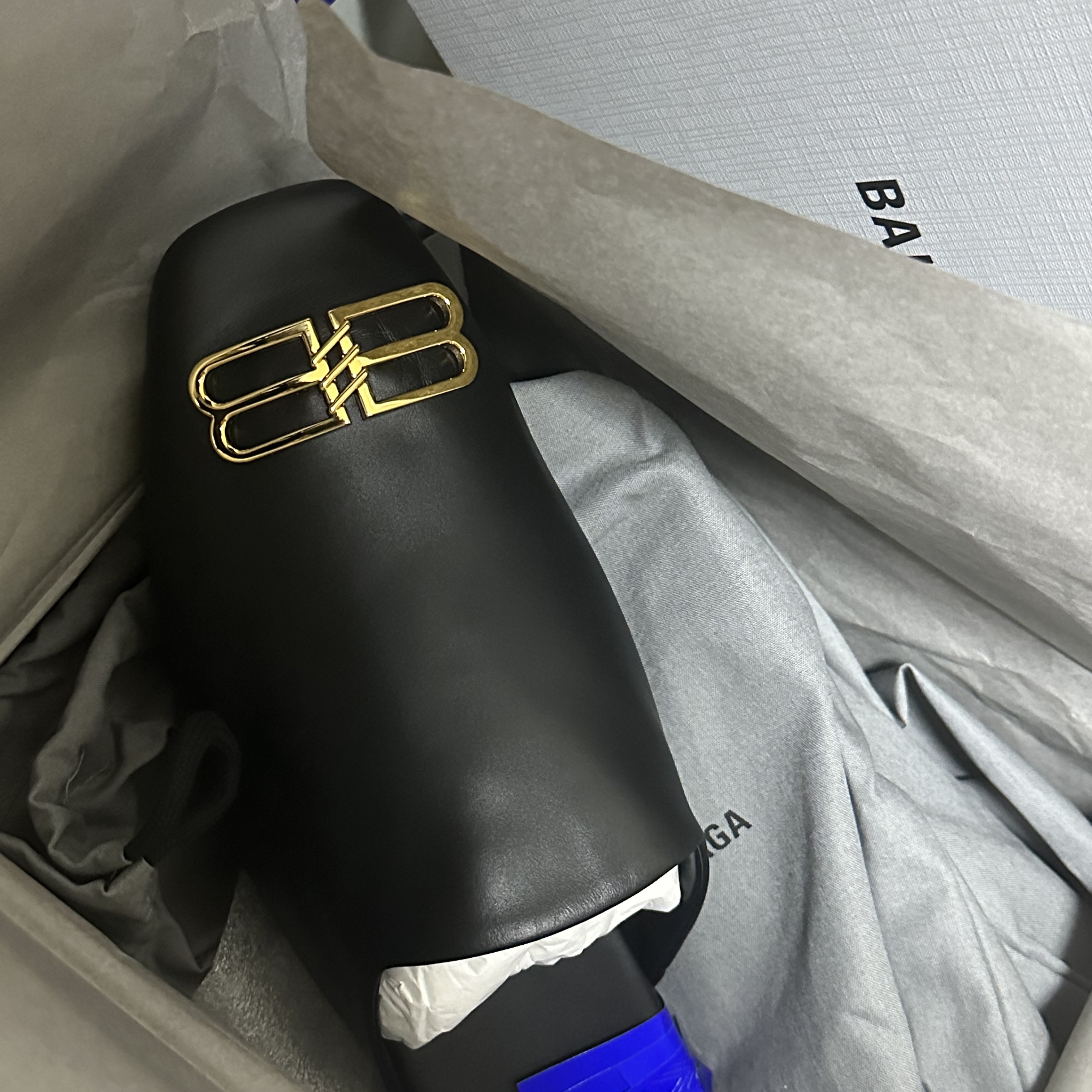 Balenciaga Cosy BB Icon Mule Black 착용 스타일
