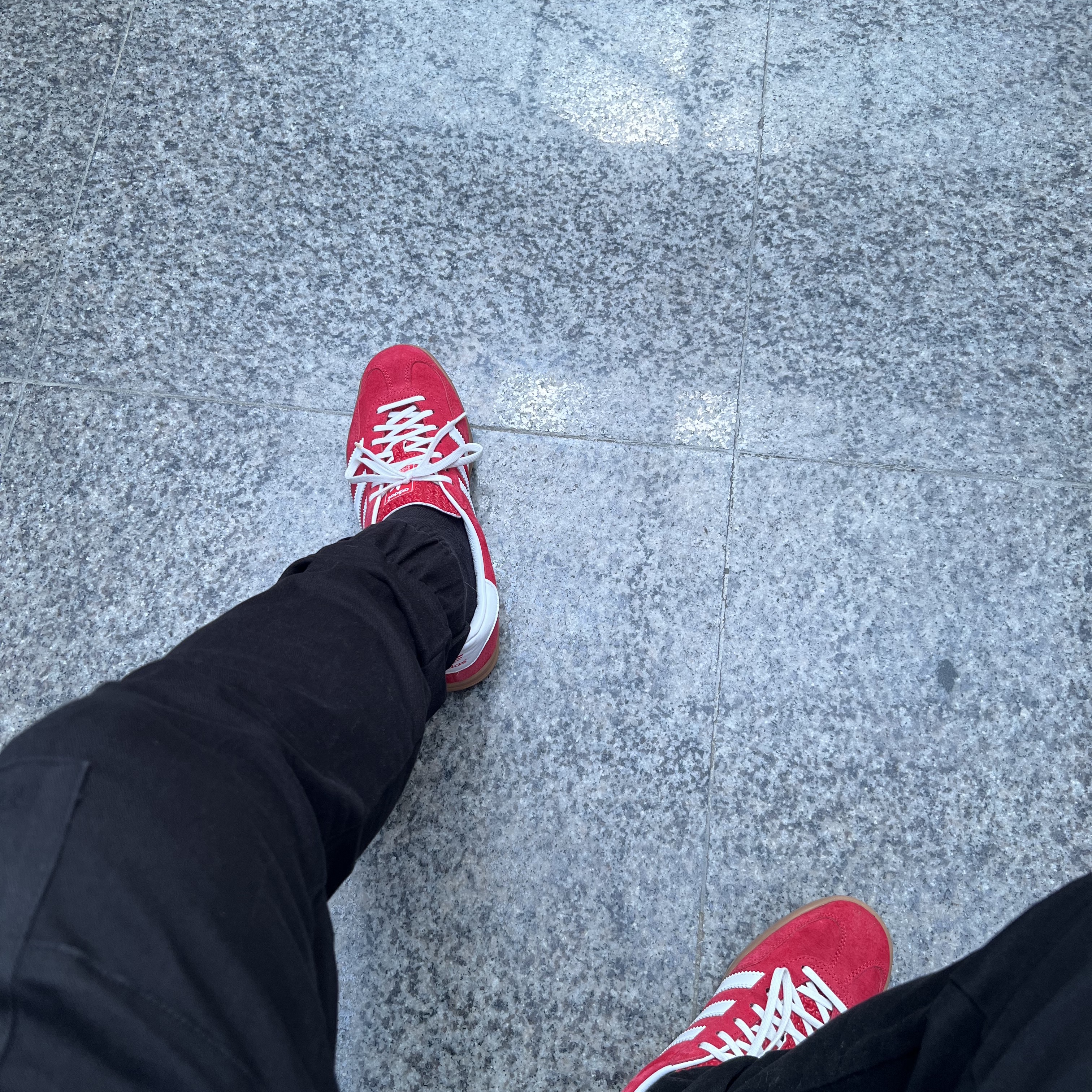 Adidas Gazelle Indoor Scarlet 착용 스타일