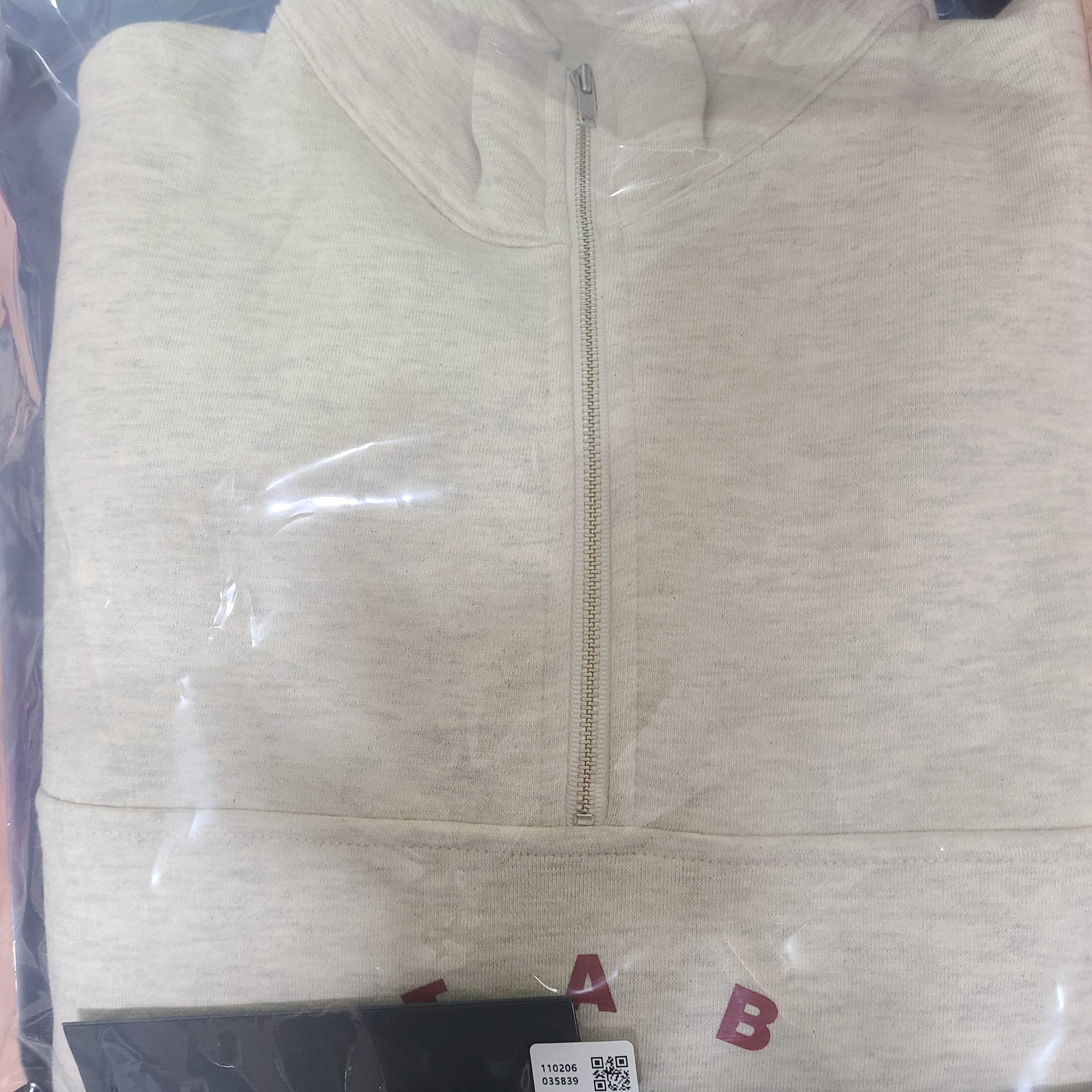 IAB Studio Half Zip-Up Oatmeal Burgundy 착용 스타일
