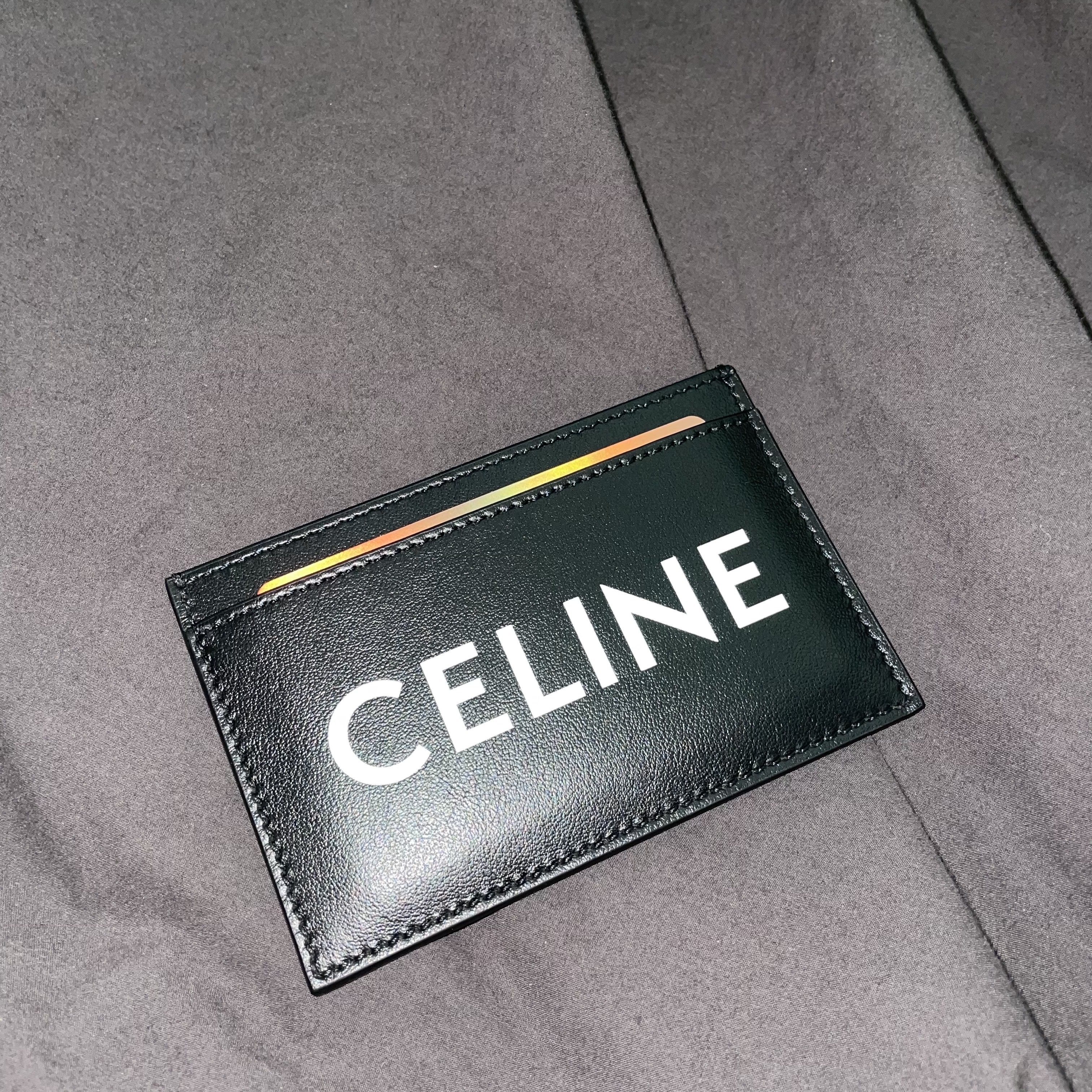 Celine Card Holder Black 착용 스타일 - 2