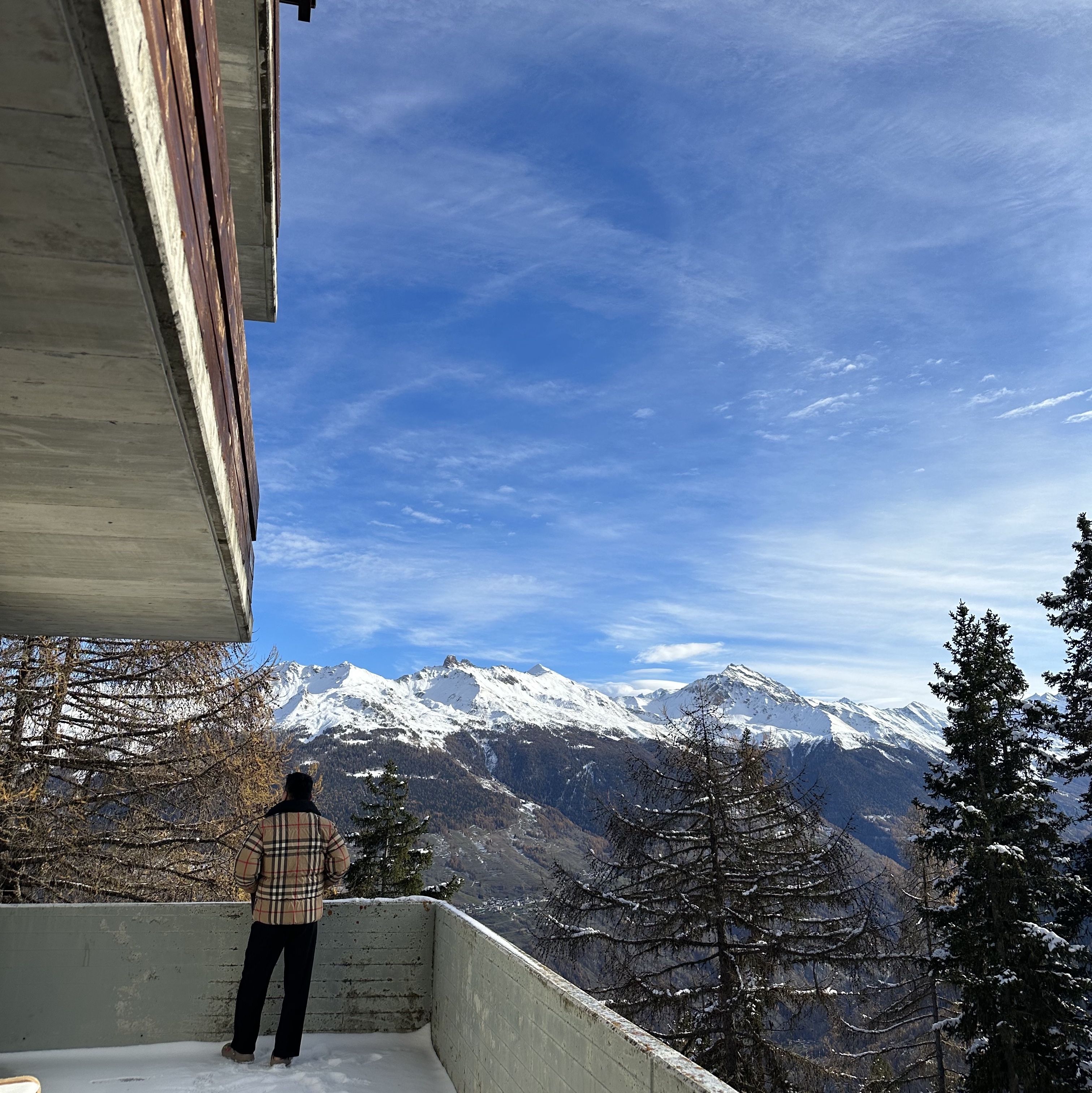 Burberry Check Puffer Jacket Archive Beige 착용 스타일