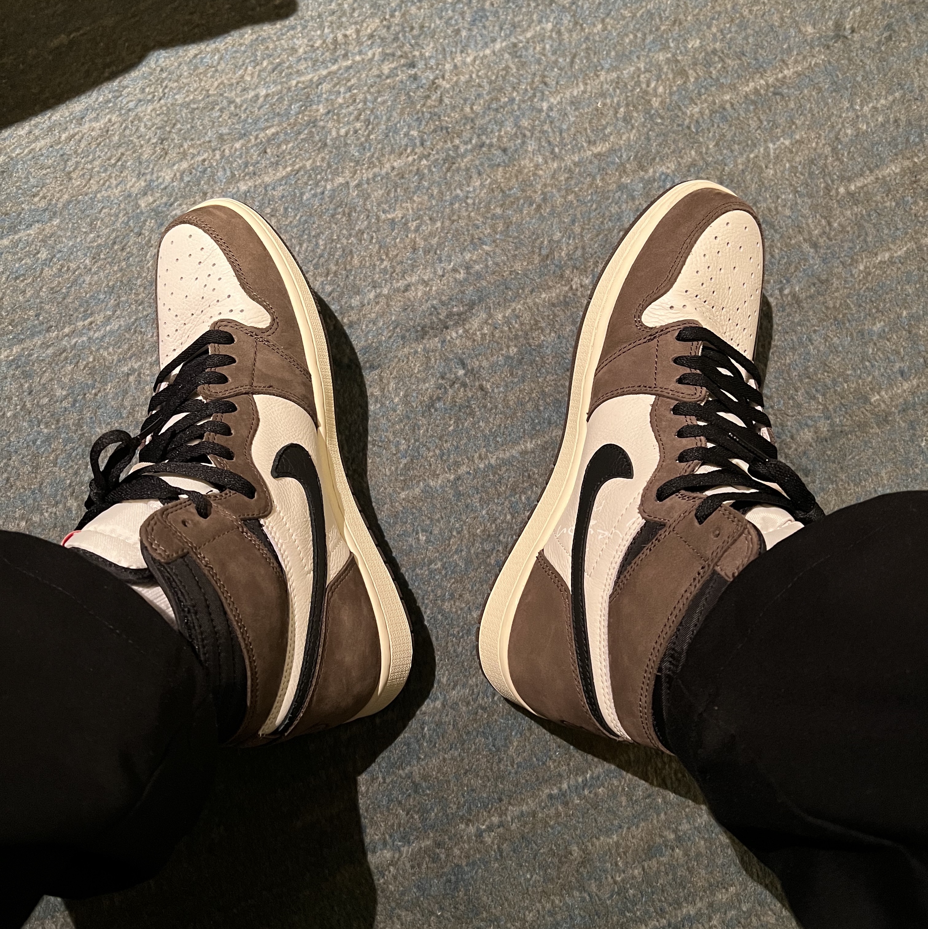 Jordan 1 x Travis Scott Retro High OG SP Mocha 착용 스타일