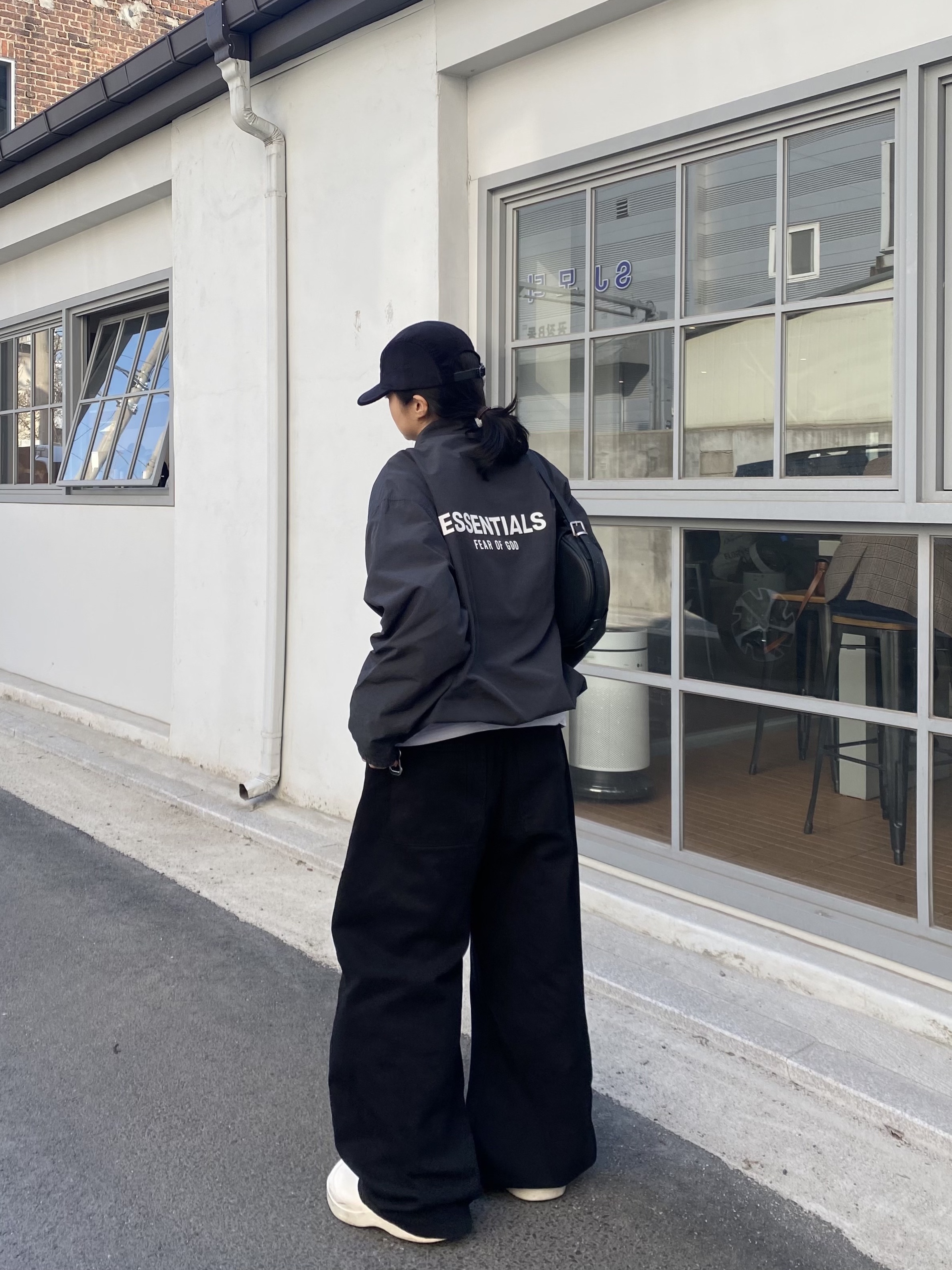 Supreme Corduroy Camp Cap Black - 22FW, Essentials Coaches Jacket Iron - 22SS 착용 스타일 - 4