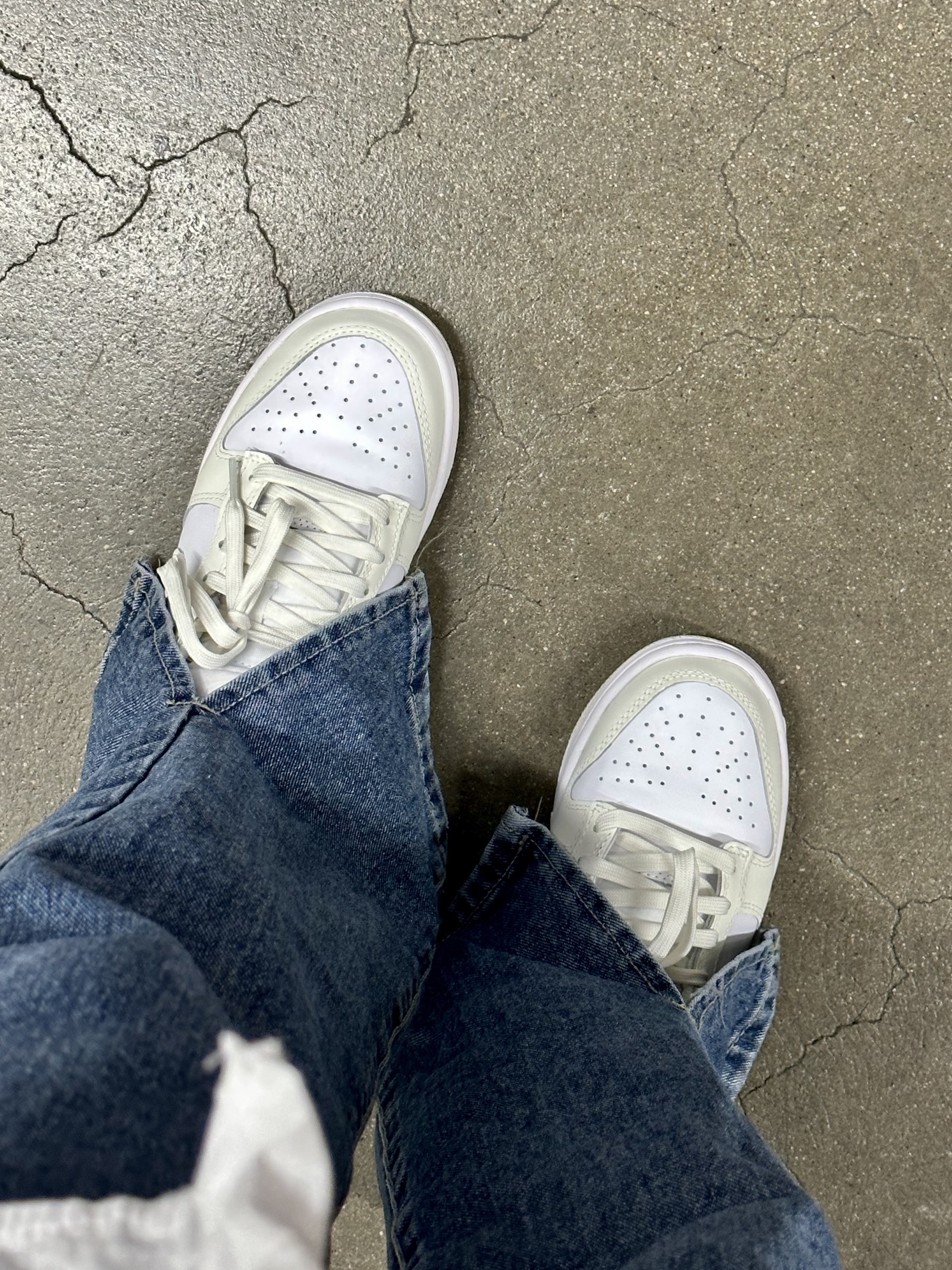 (W) Nike Dunk Low White and Sail 착용 스타일 - 2