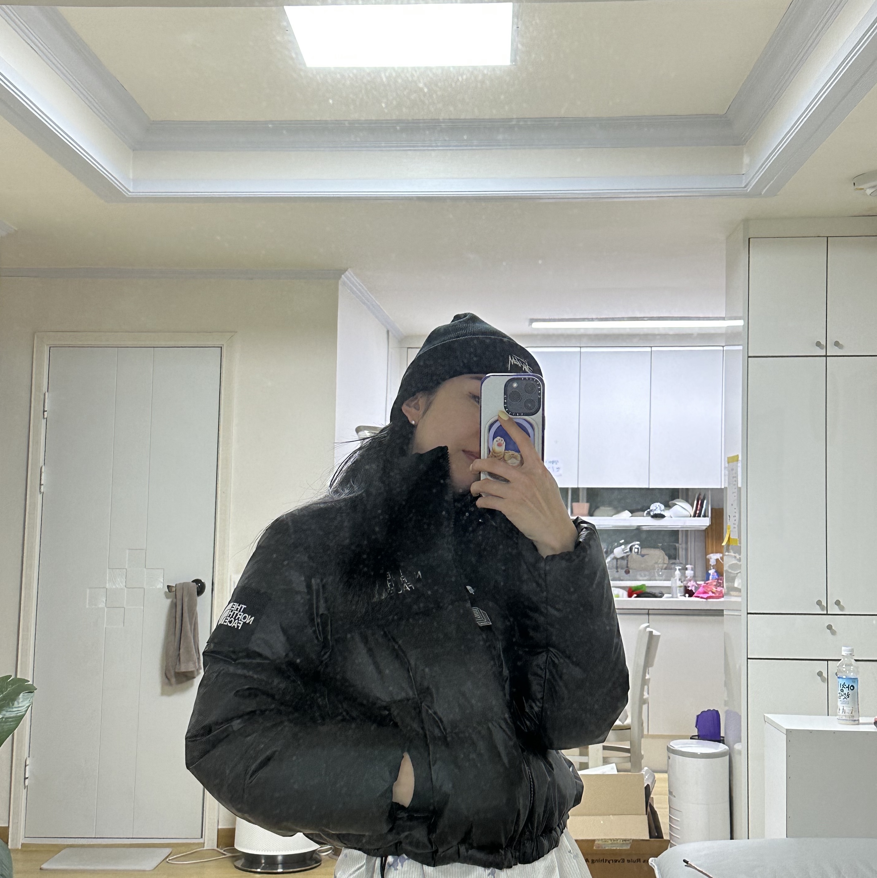(W) The North Face White Label Novelty Nuptse Down Jacket Black, (W) UGG Classic Clear Mini Boots Natural Black 착용 스타일 - 3