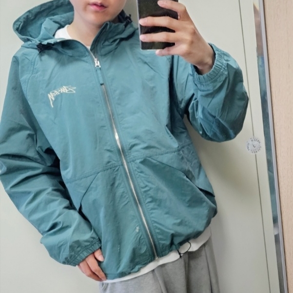 Stussy Wave Dye Beach Shell Jacket Atlantic 착용 스타일