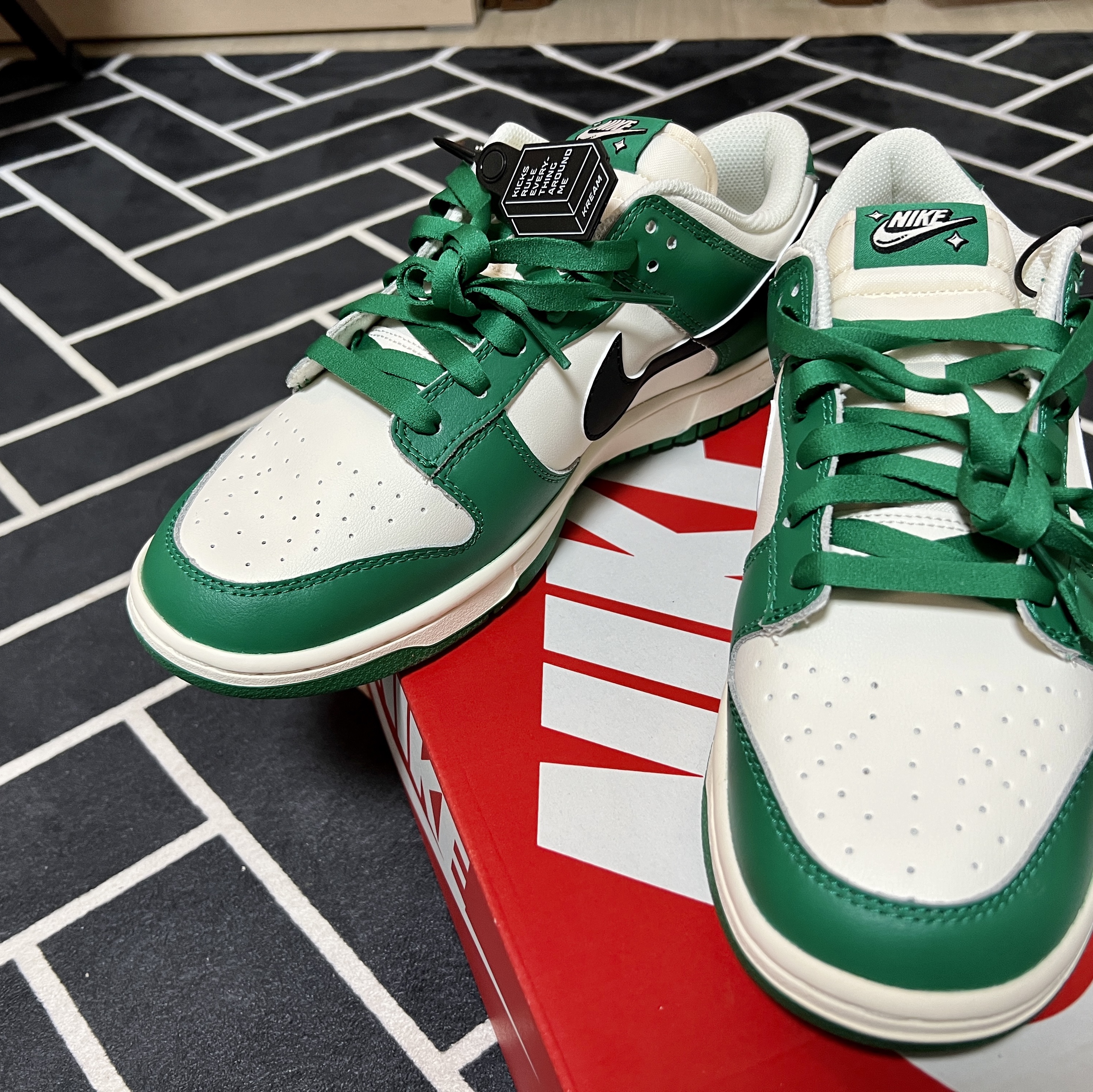 Nike Dunk Low Retro SE Jackpot Malachite 착용 스타일 - 2