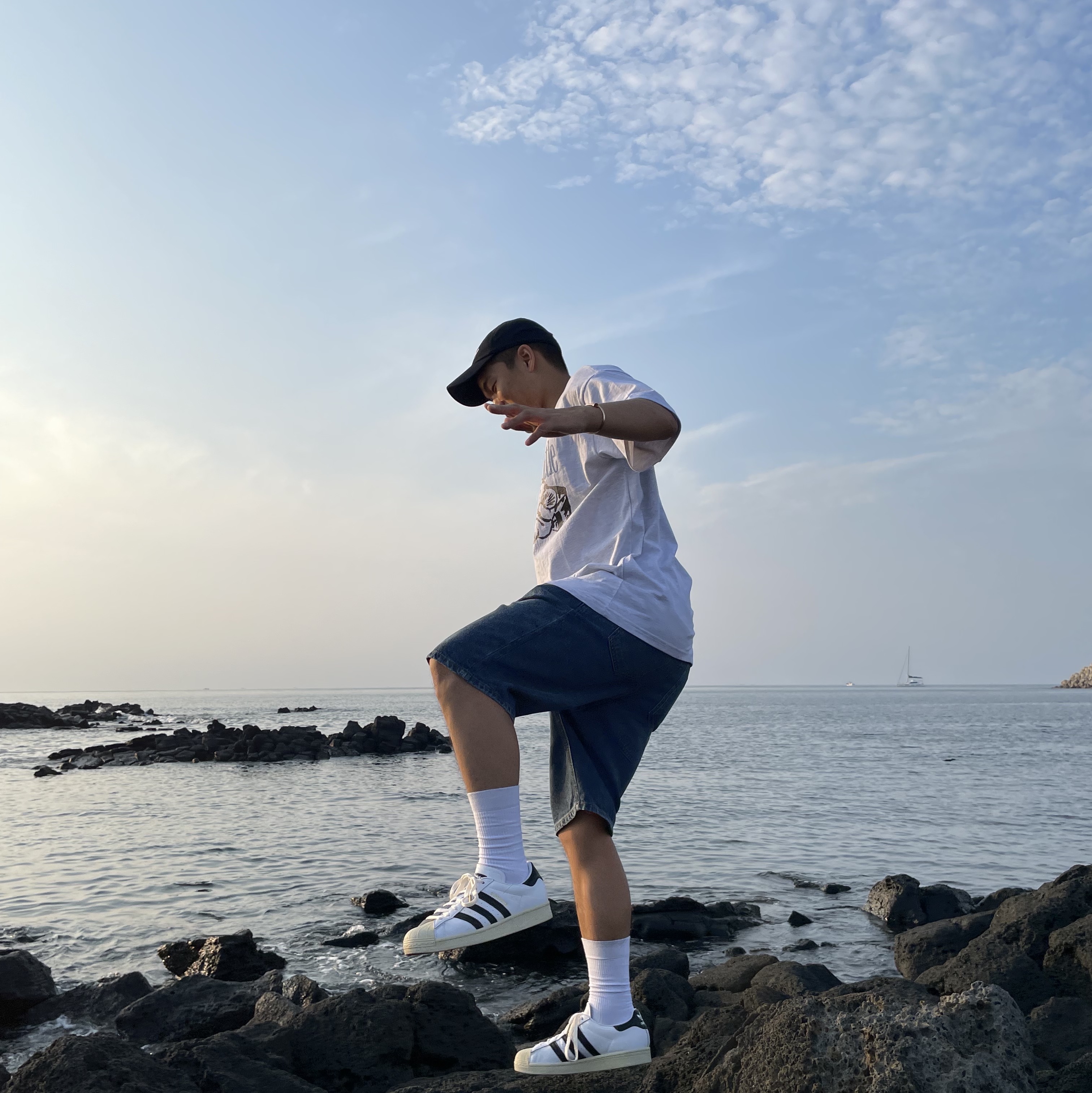 Adidas Superstar Premium White Black, Balenciaga Political Campaign Destroyed Cap Black 착용 스타일 - 2