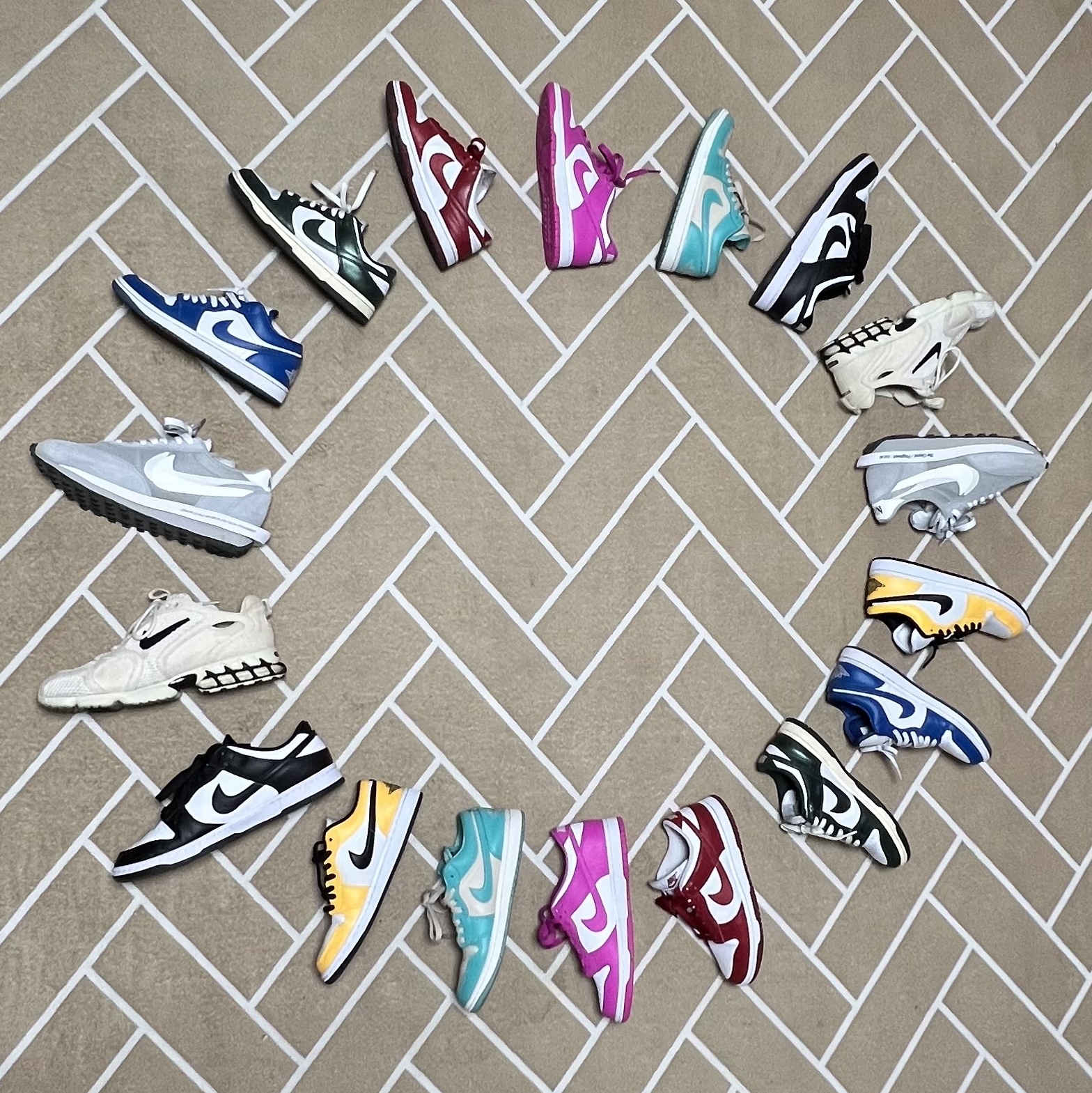 Nike x Sacai x Fragment LDWaffle Light Smoke Grey, (W) Nike Dunk Low Vintage Green 착용 스타일
