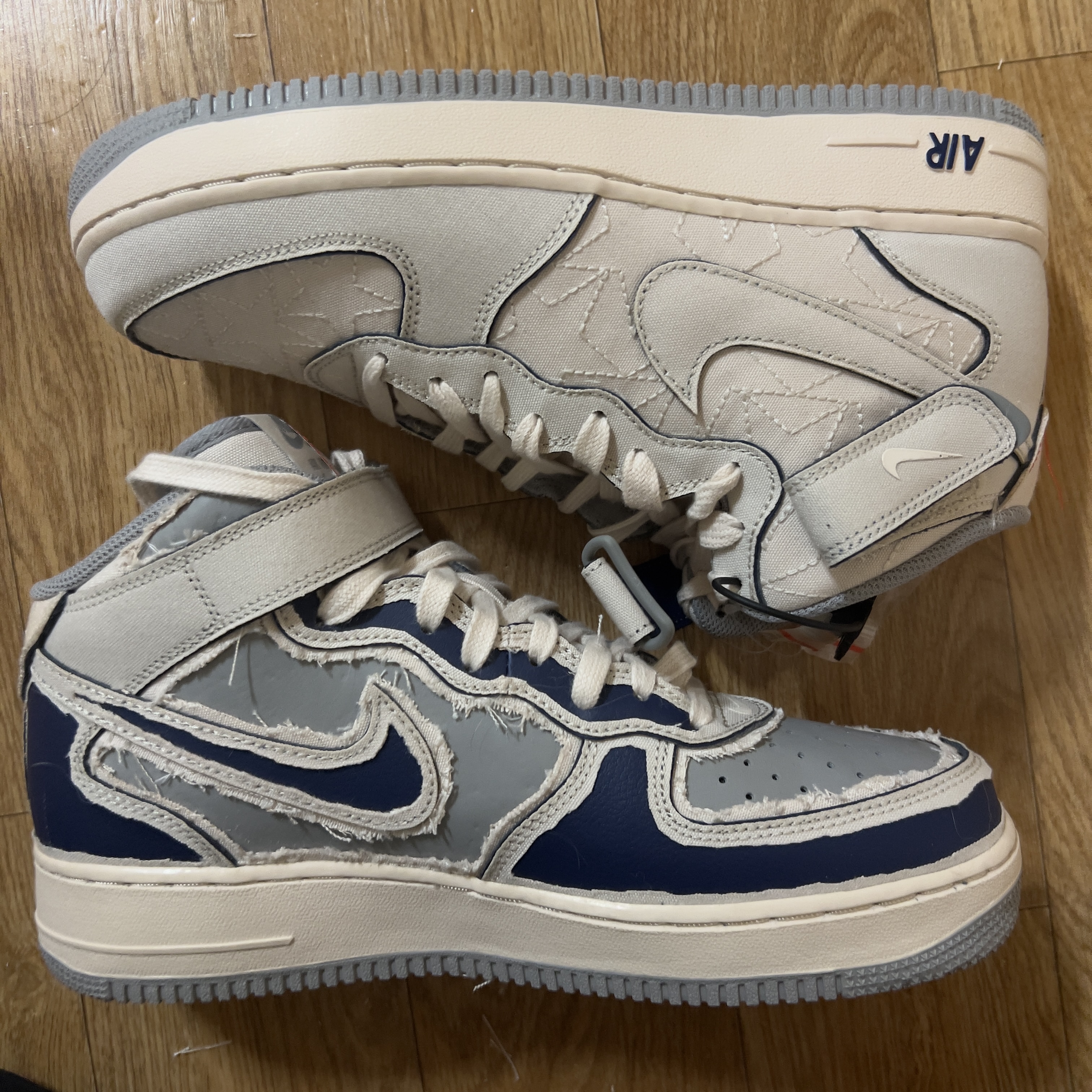 Nike Air Force 1 Mid '07 Pearl White 착용 스타일