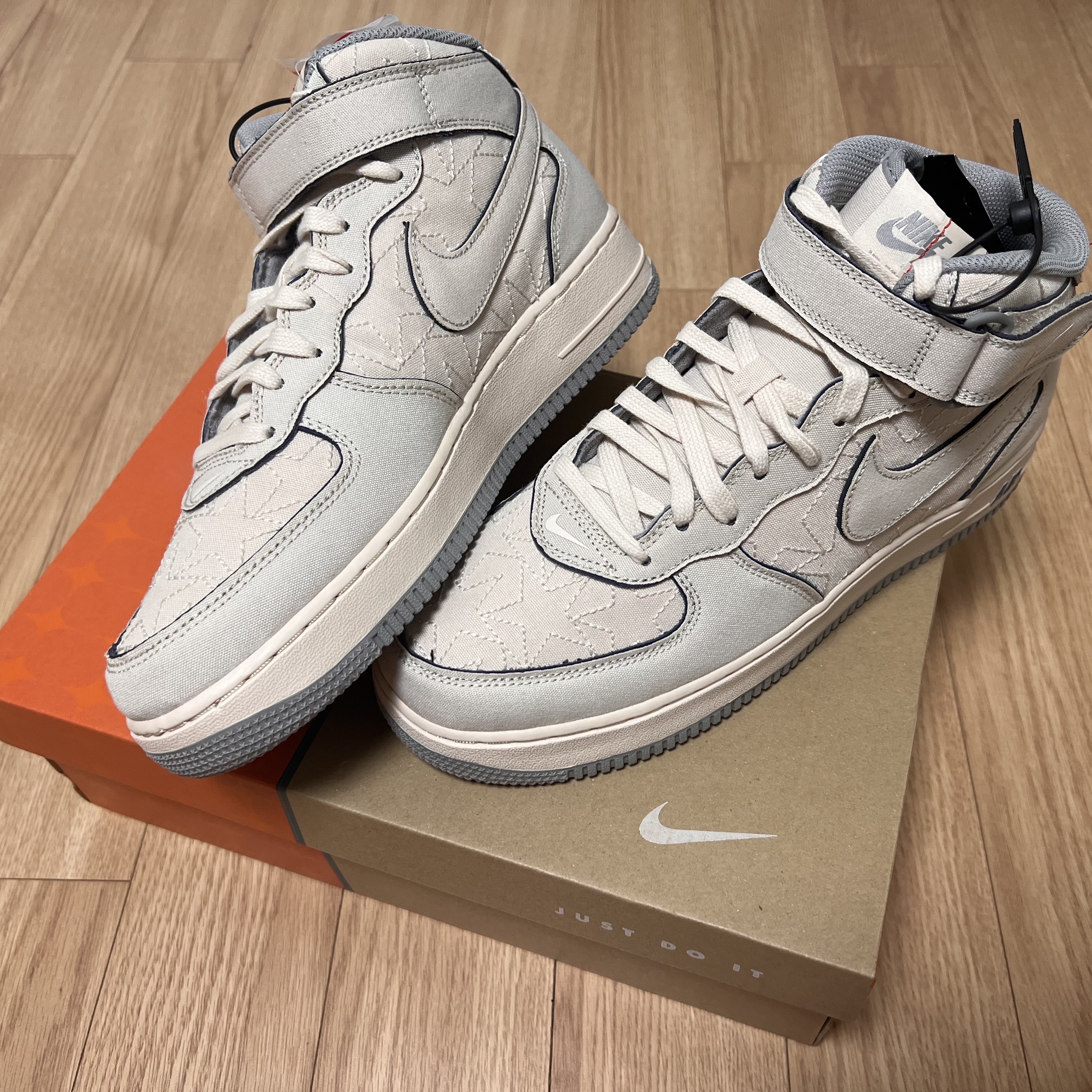 Nike Air Force 1 Mid '07 Pearl White 착용 스타일